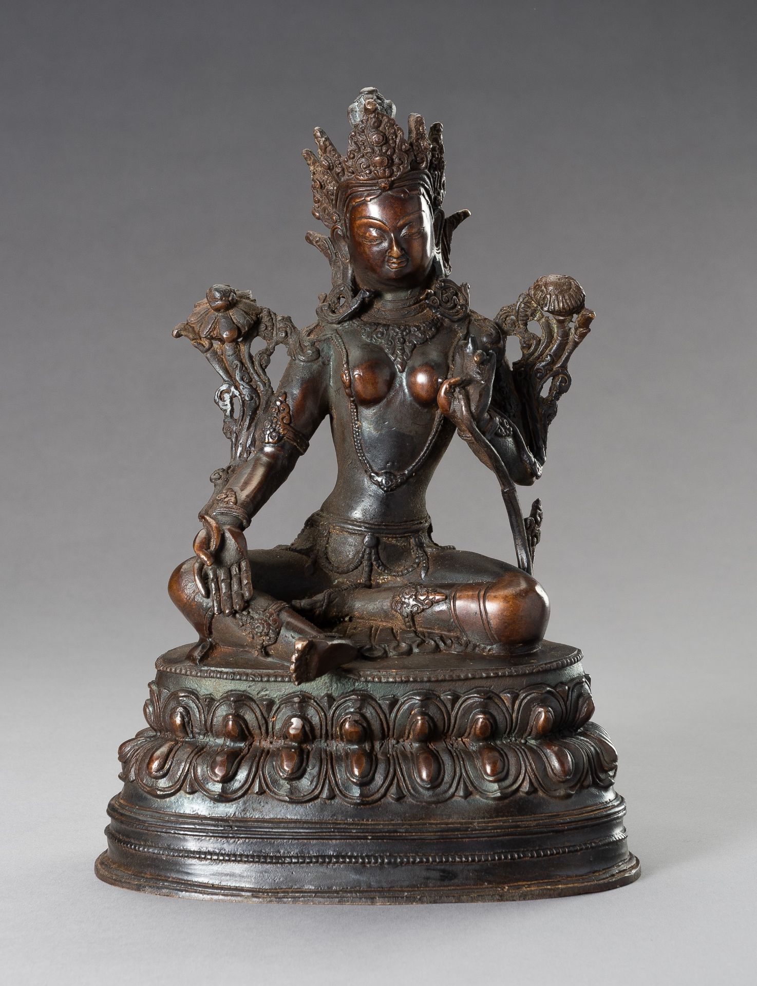 A BRONZE FIGURE OF TARA, 1900s