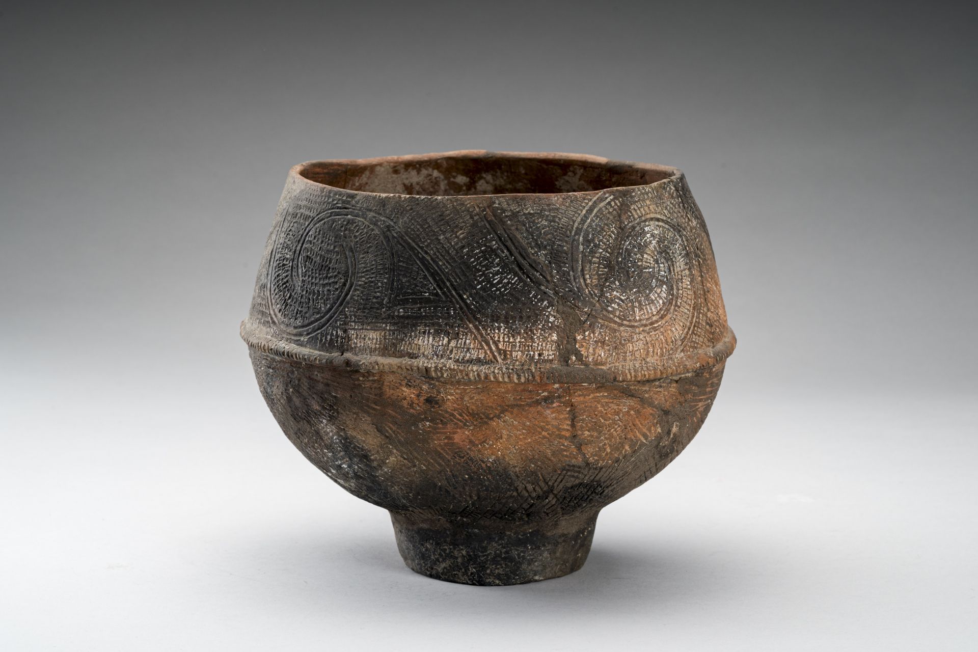 A BAN CHIANG CULTURE POTTERY JAR