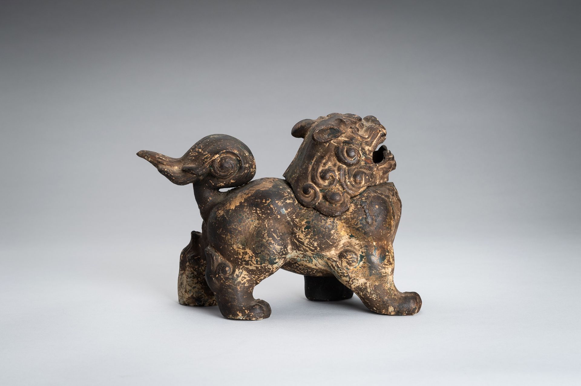 A CAST-IRON 'BUDDHIST LION' INCENSE BURNER, EDO - Image 5 of 13