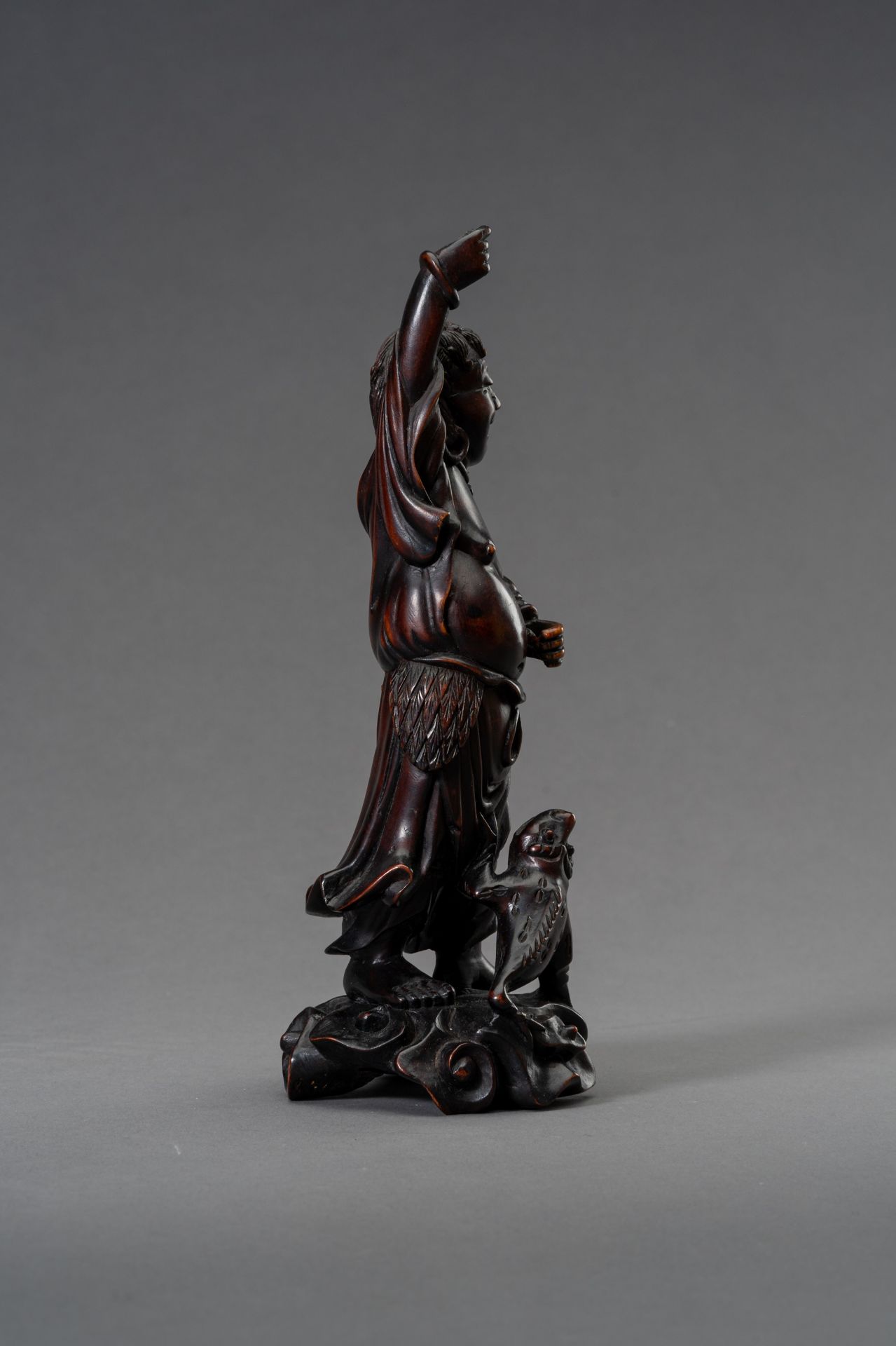 A WOOD CARVING OF LIU HAI, 1900s - Image 8 of 10