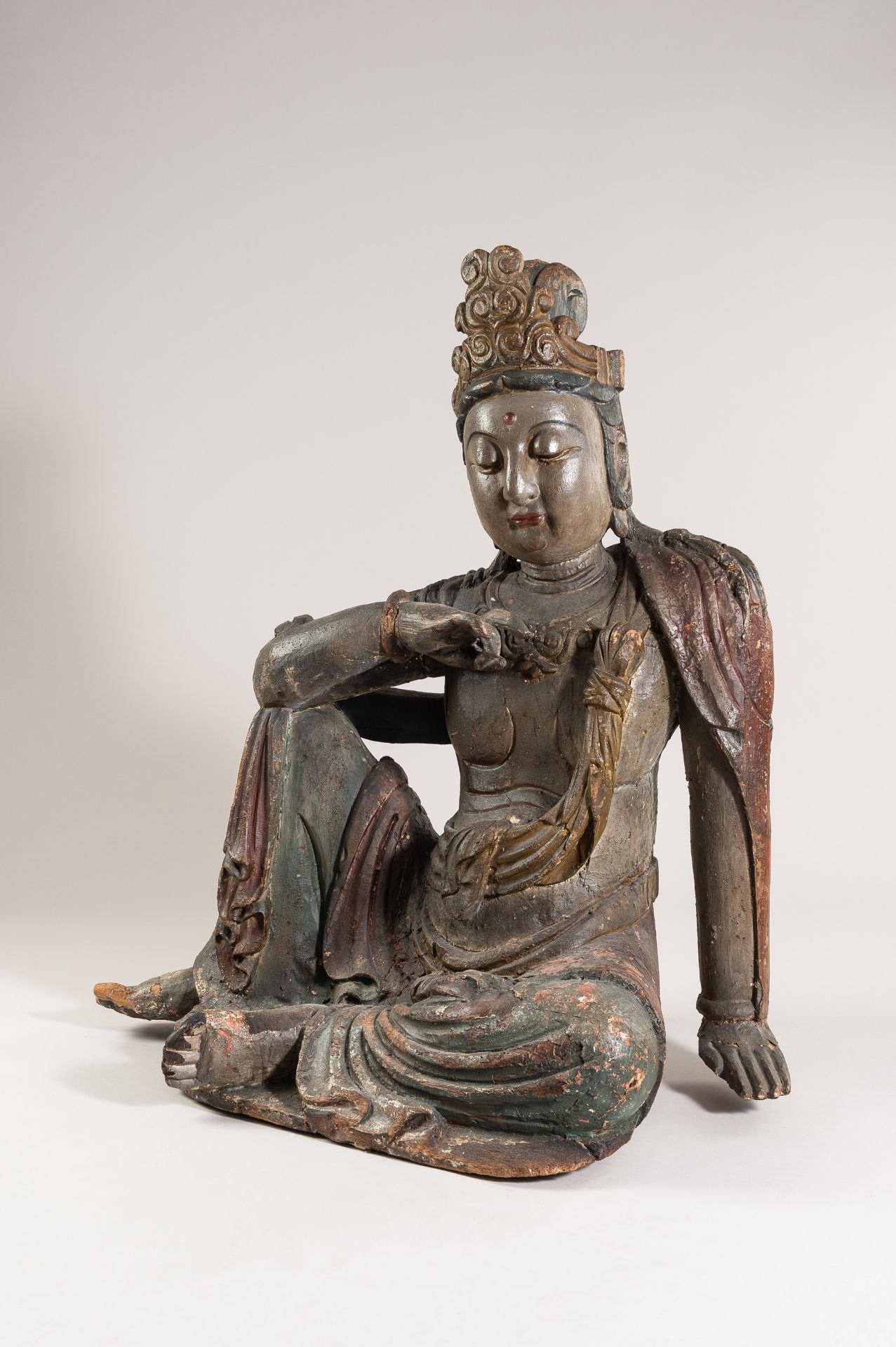 A LARGE MING STYLE SCULPTURE OF GUANYIN, 20th CENTURY - Bild 11 aus 17