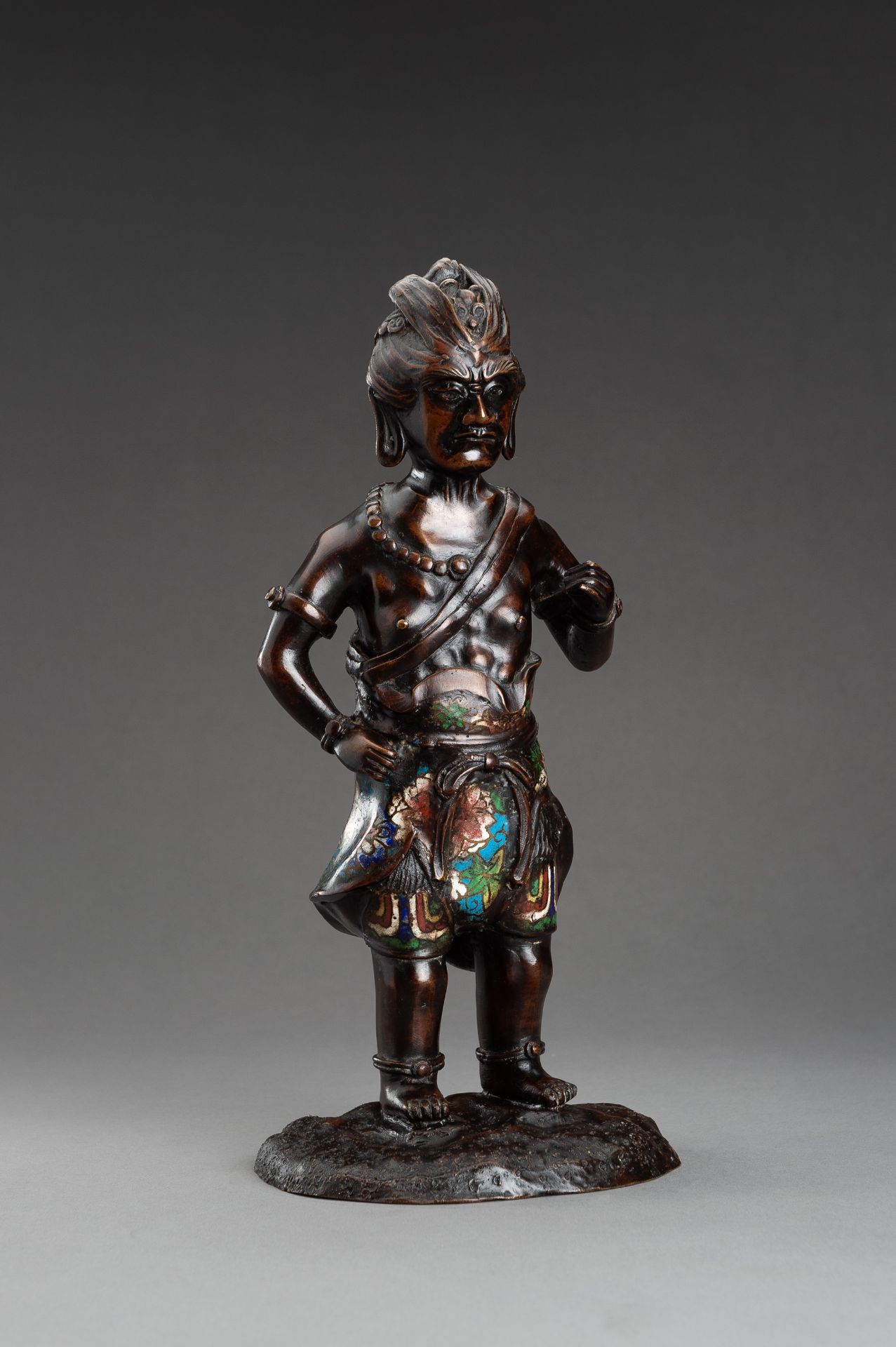 A CHAMPLEVE BRONZE FIGURE OF A GUARDIAN, c. 1920s - Image 4 of 9