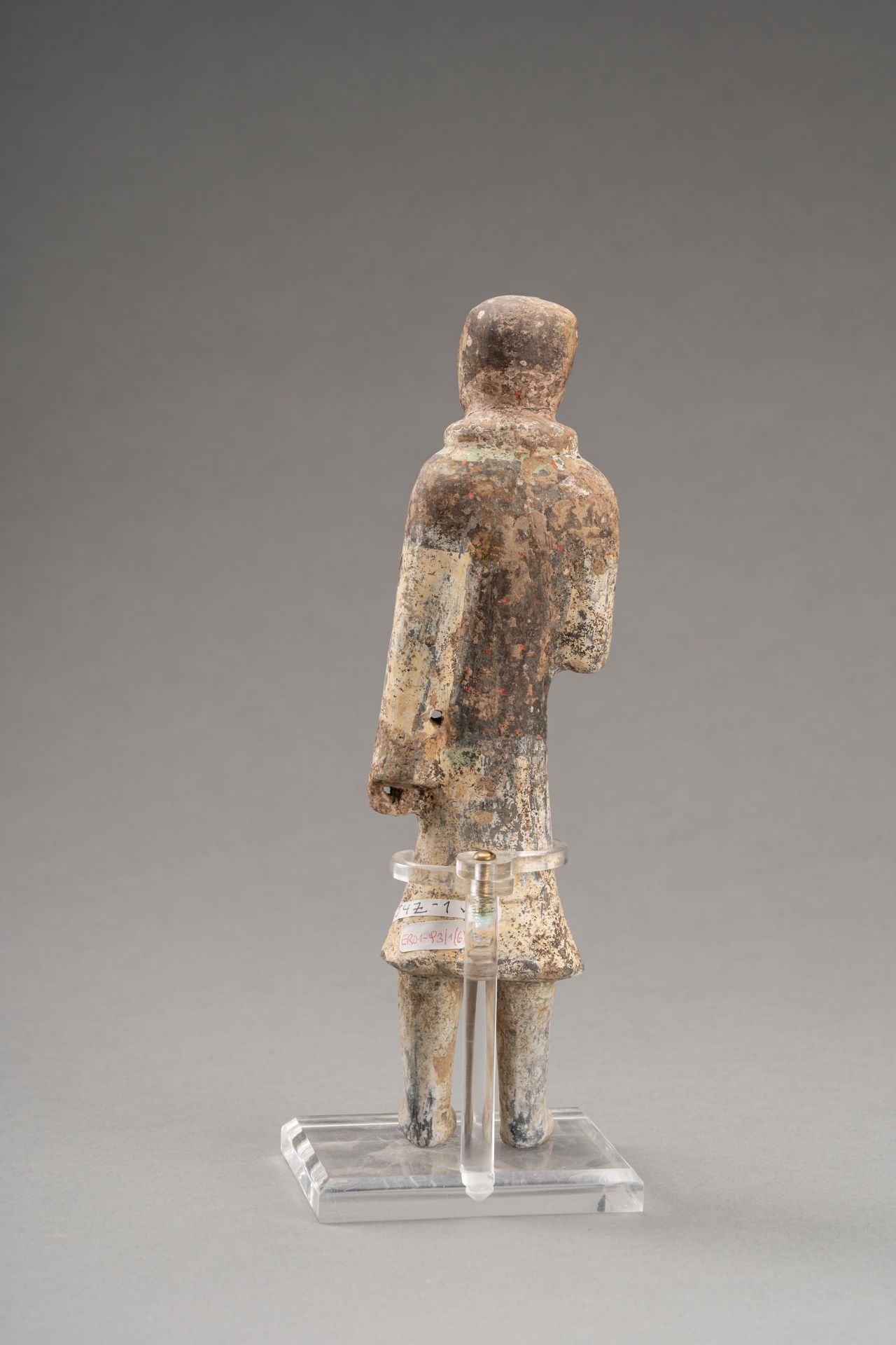 A PAINTED POTTERY FIGURE OF A WARRIOR, HAN DYNASTY - Image 5 of 7