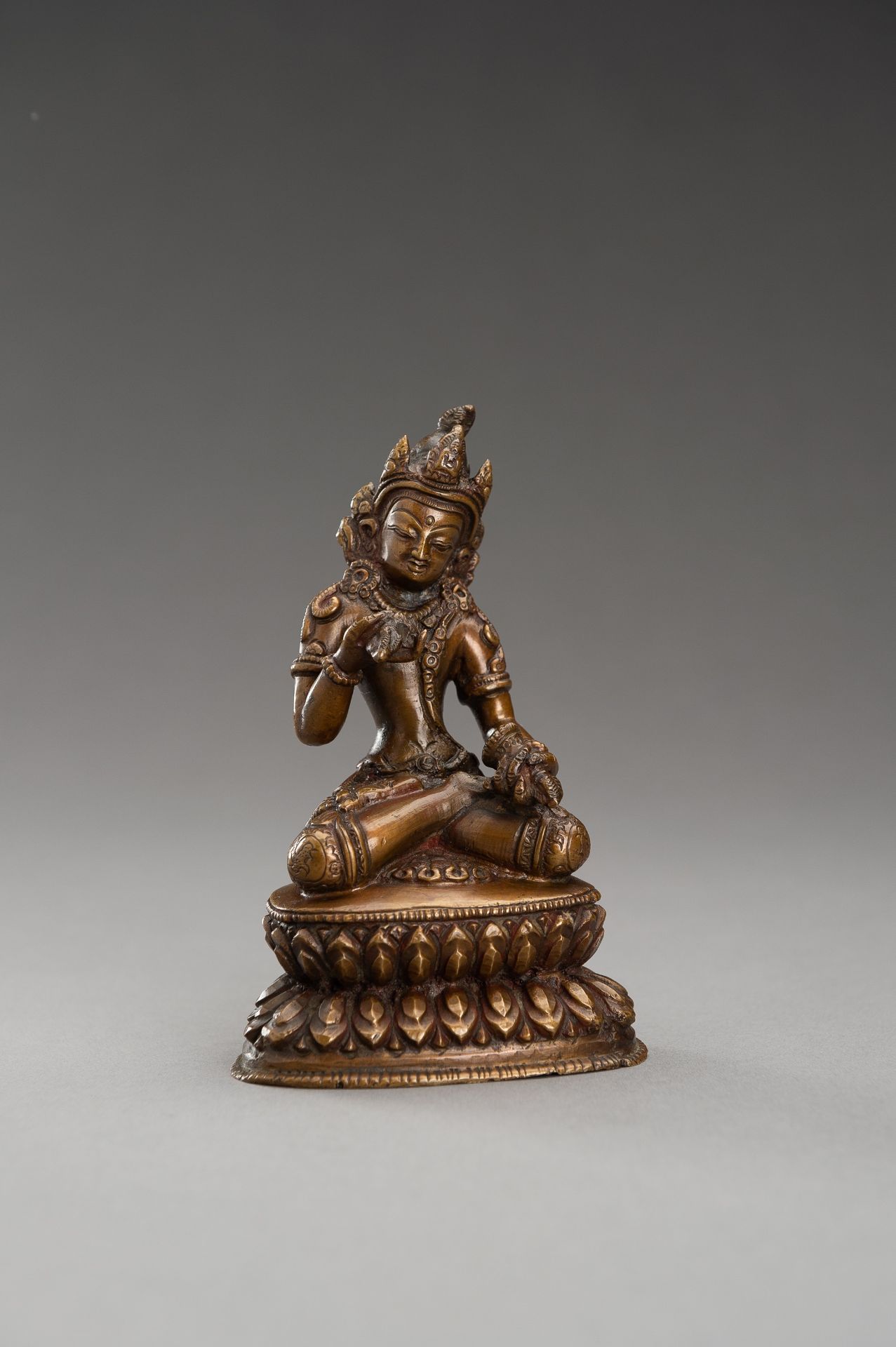 A BRONZE FIGURE OF VAJRASATTVA, 1900s - Bild 7 aus 9