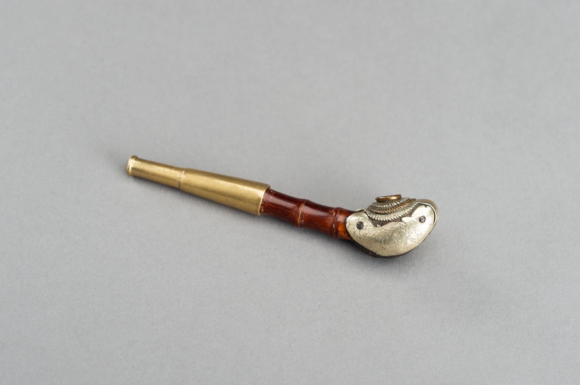 A MIXED METAL AND BAMBOO OPIUM PIPE, MEIJI - Bild 5 aus 8