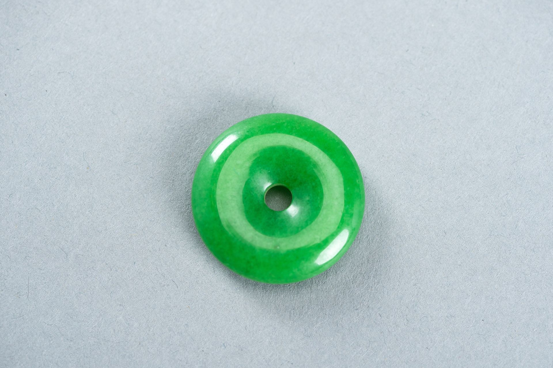 A GROUP OF FOUR JADEITE DISC PENDANTS - Image 5 of 10