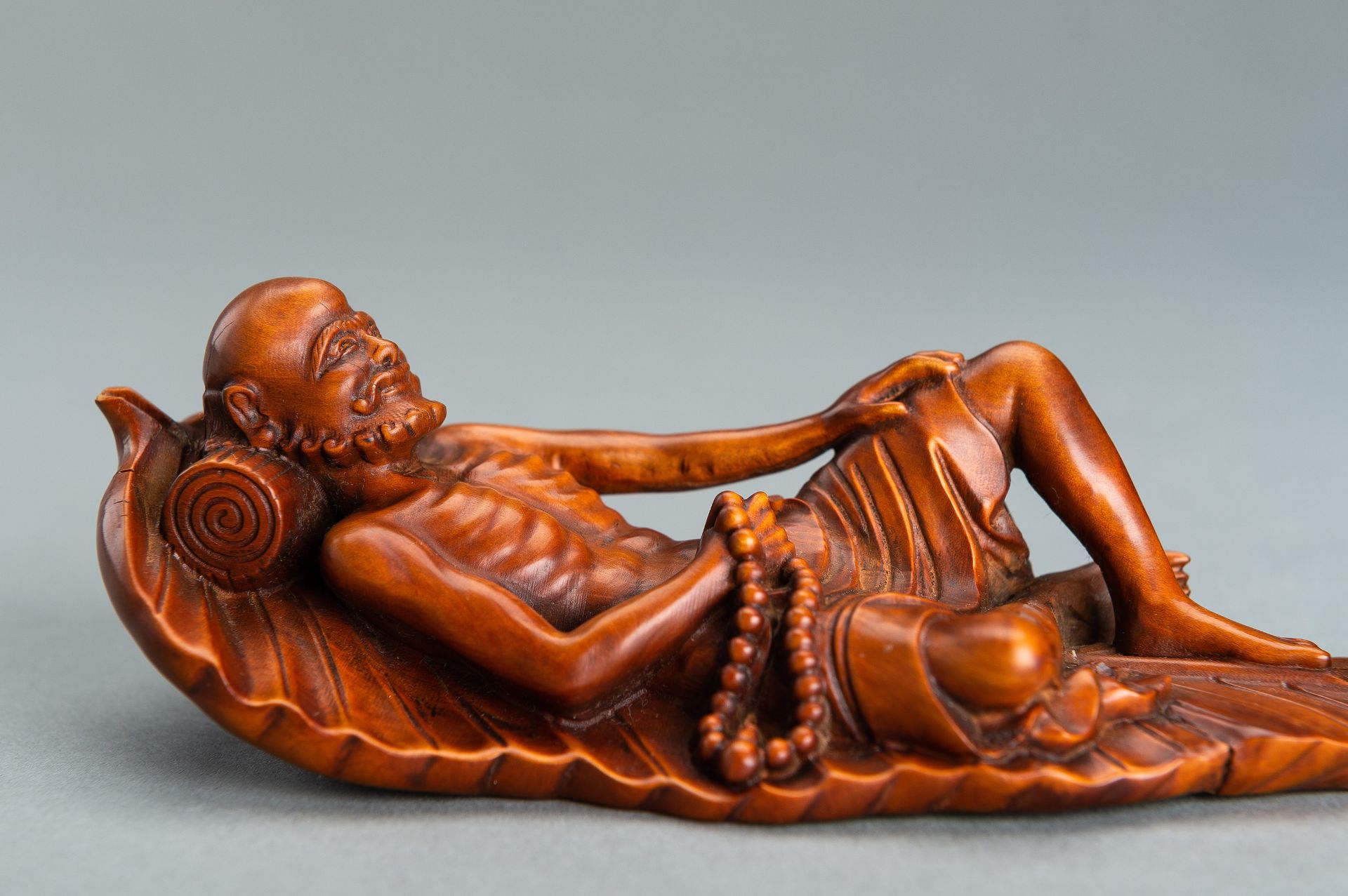 A WOOD FIGURE OF BODHIDHARMA - Image 4 of 12