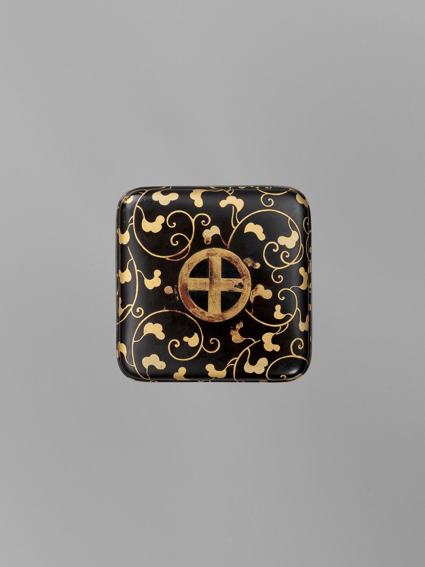 A RARE BLACK AND GOLD-LACQUERED KOBAKO AND COVER WITH SHIMAZU MONS - Image 2 of 9