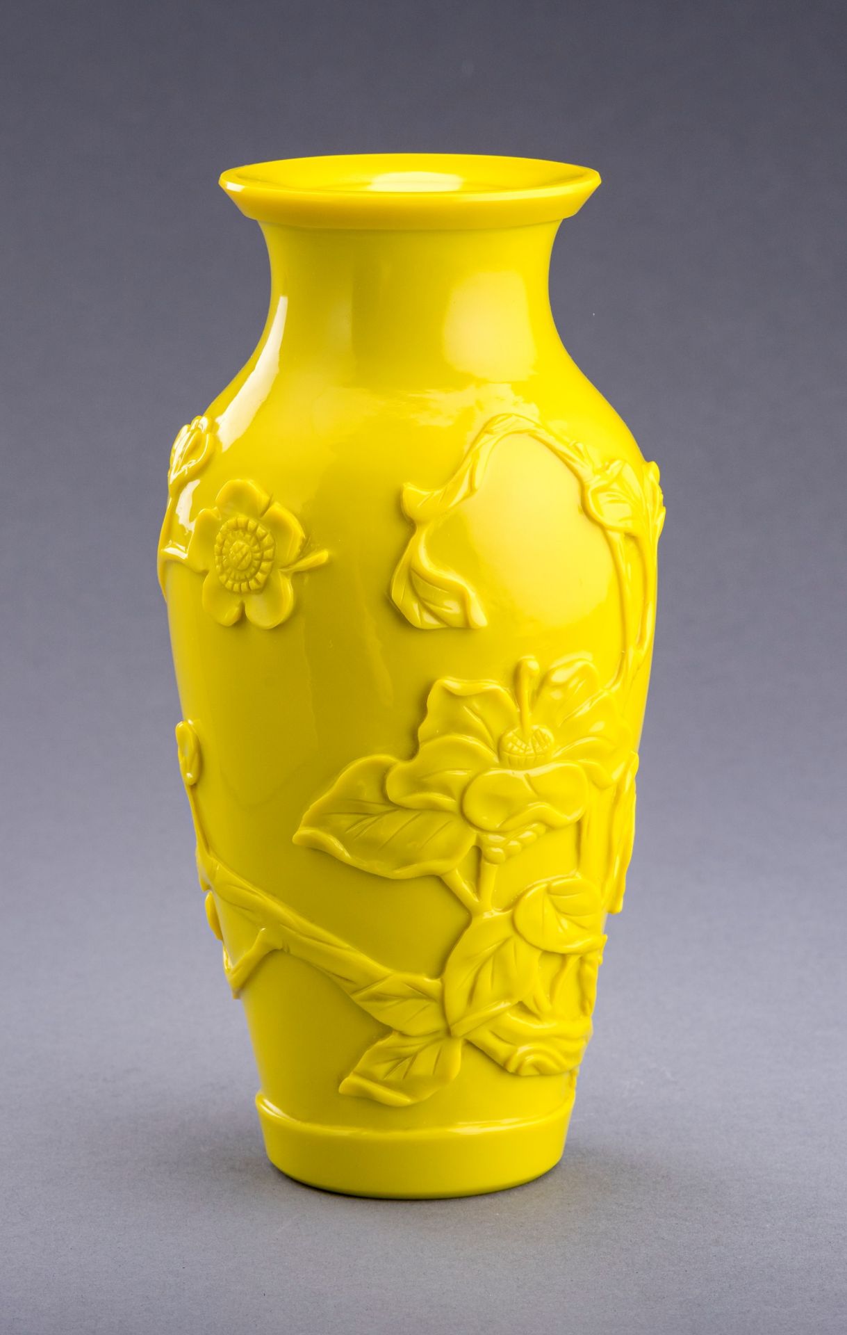 A BRIGHT YELLOW PEKING GLASS 'FLOWERS' VASE, REPUBLIC PERIOD