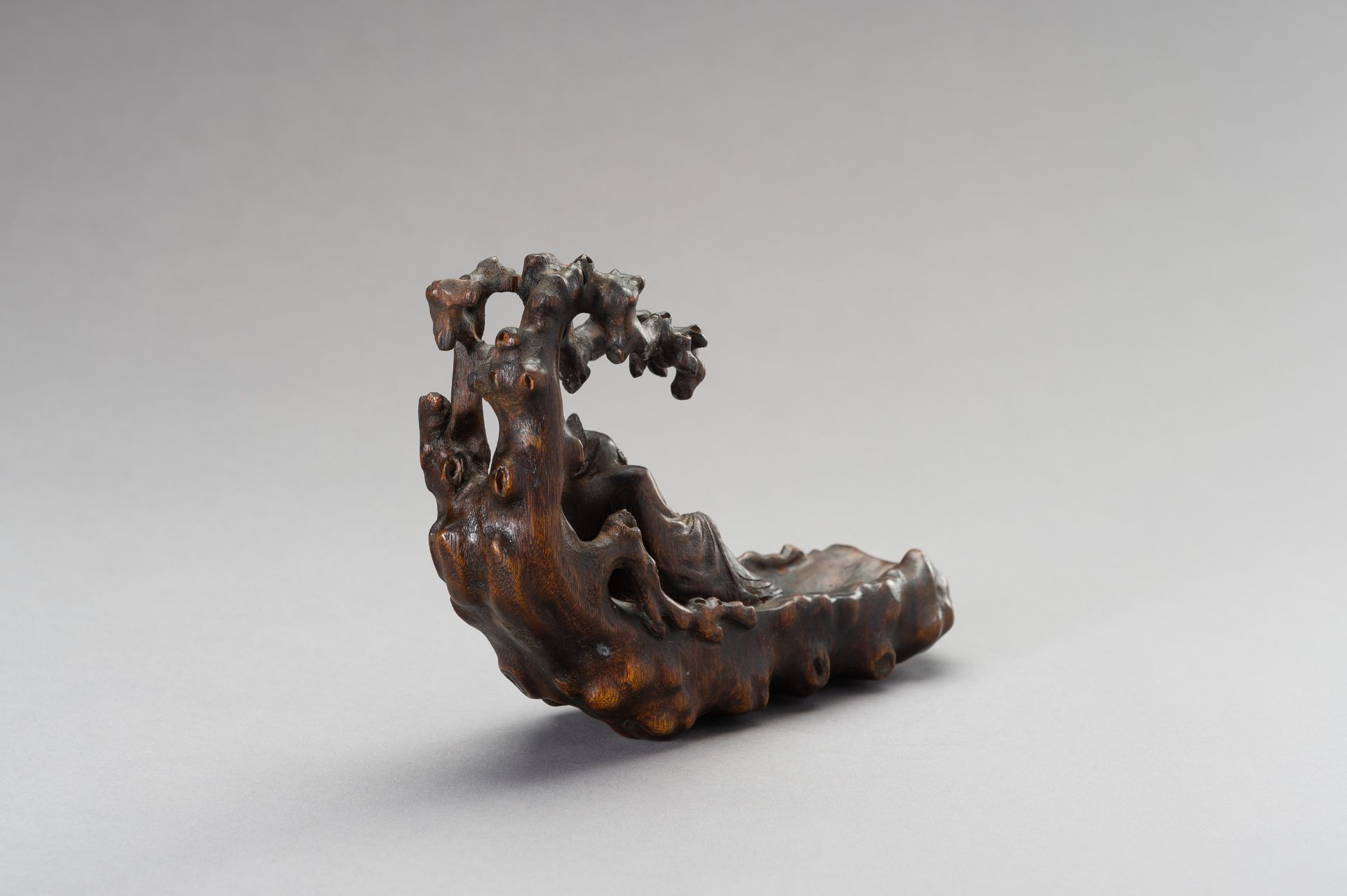 A CHENGXIANGMU ALOESWOOD CARVING OF A SAGE ON A RAFT, QING DYNASTY - Image 6 of 11