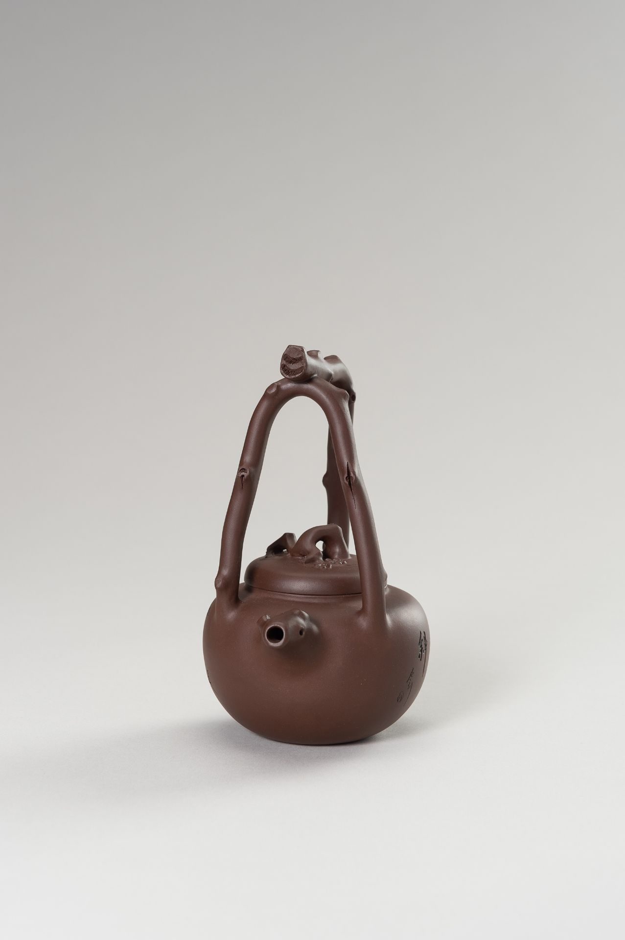 AN YIXING ZISHA TEAPOT AND COVER - Image 9 of 14