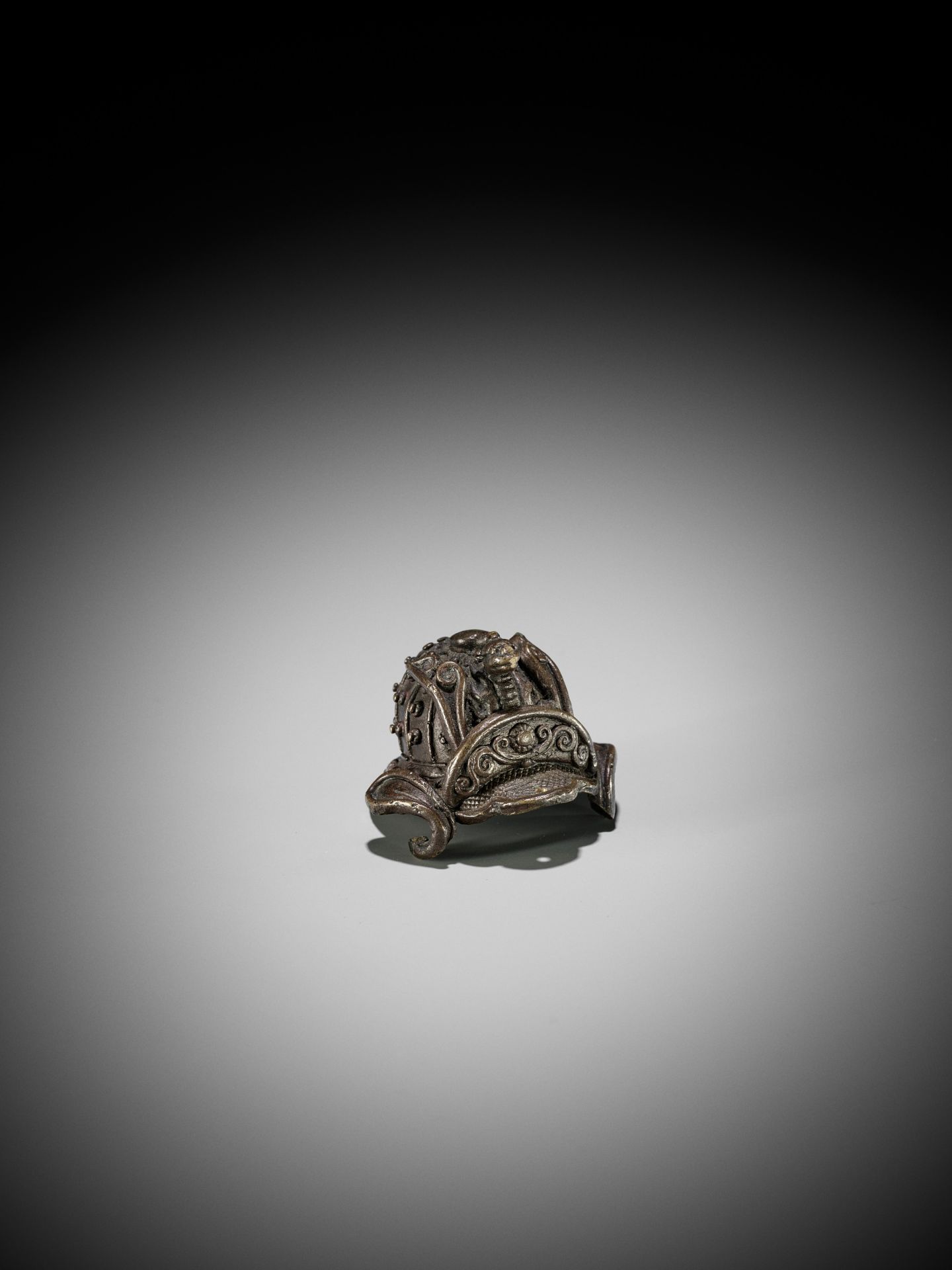 A MINIATURE BRONZE MODEL OF A KABUTO - Image 2 of 9