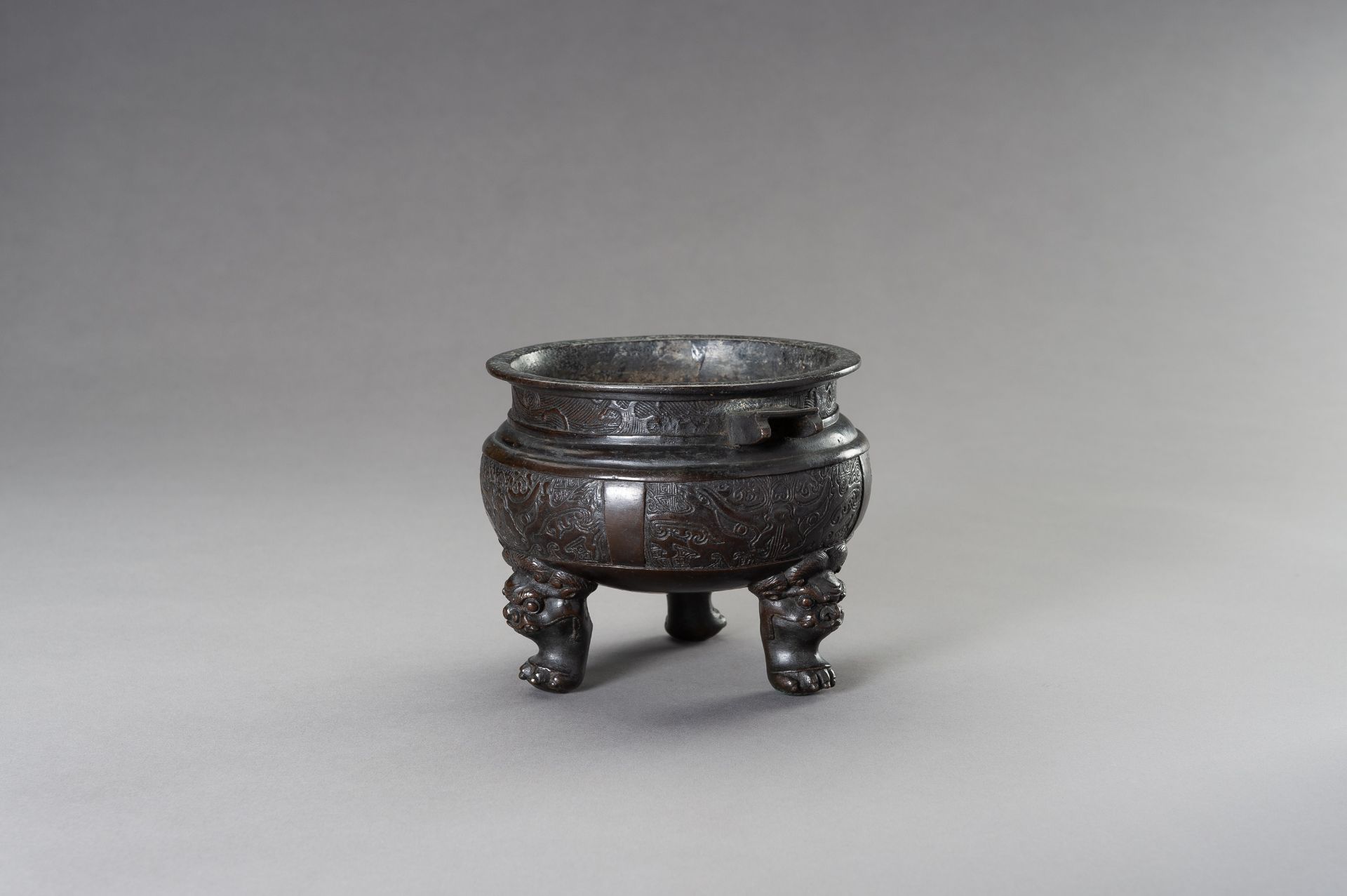 AN ARCHAISTIC MING-STYLE BRONZE TRIPOD CENSER - Image 2 of 9