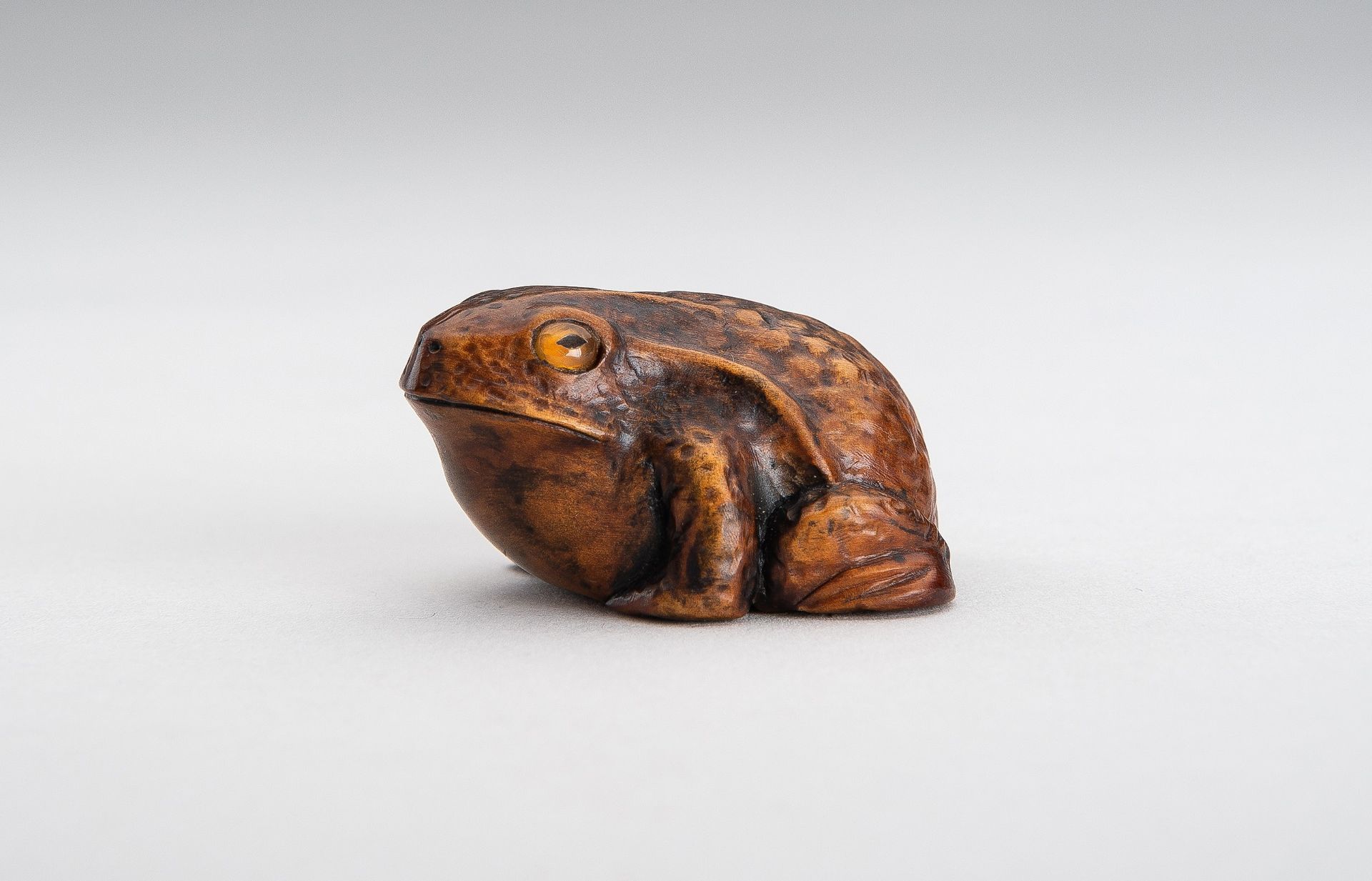 A BOXWOOD NETSUKE OF A FROG