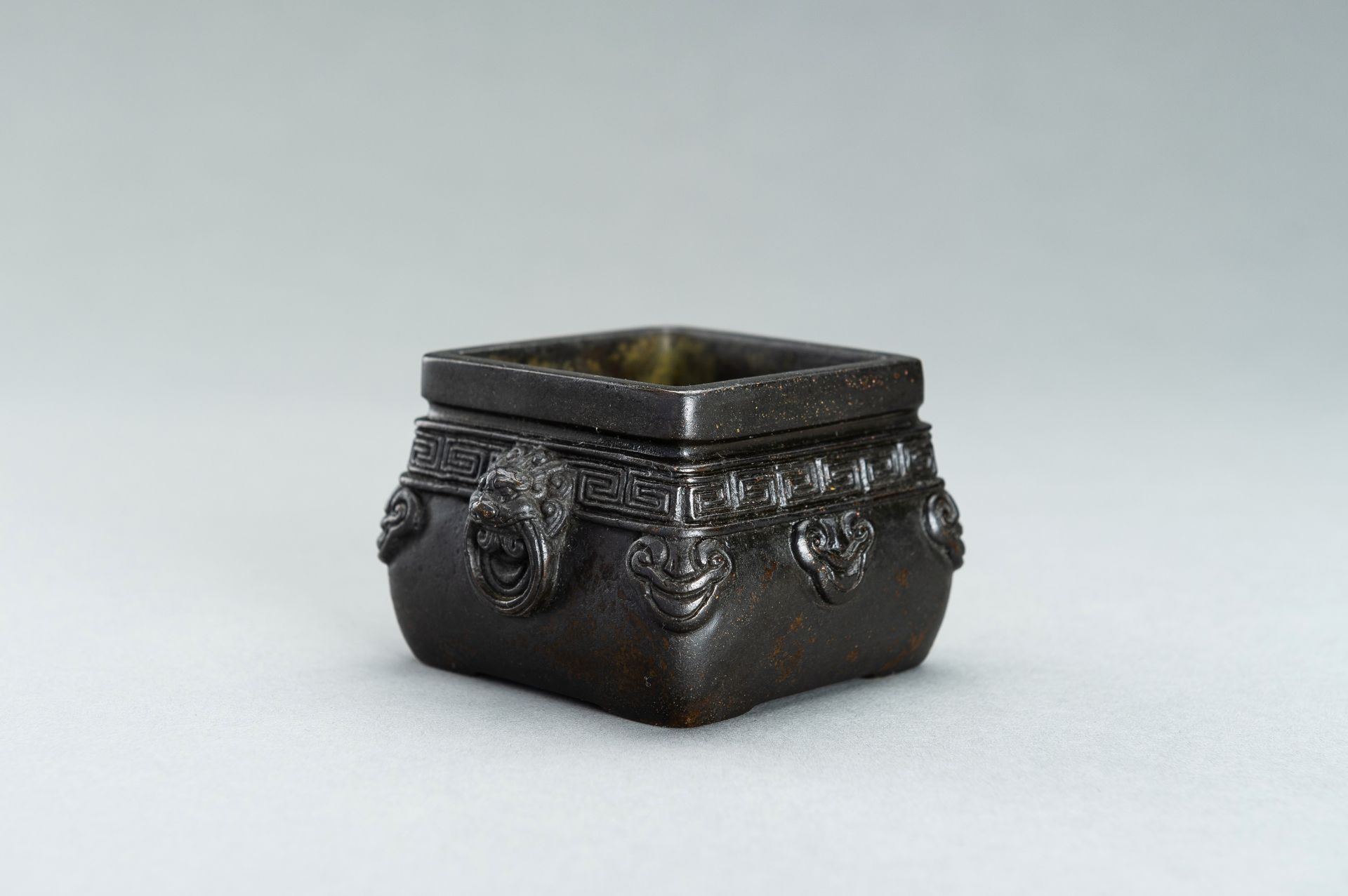 A SMALL BRONZE CENSER WITH LION MASK HANDLES, 17TH to 18th CENTURY - Image 9 of 15