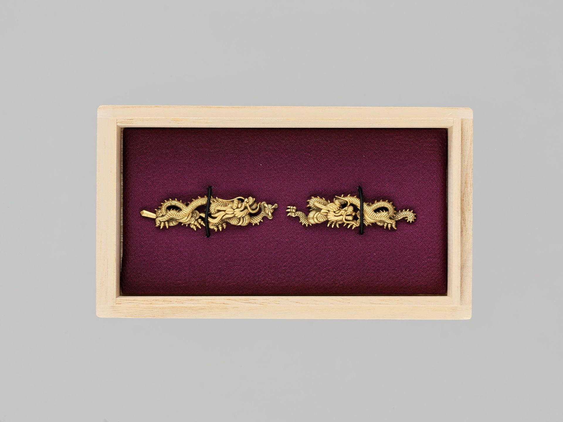 A PAIR OF GILT SILVER GOTO SCHOOL DRAGON MENUKI - Image 6 of 6