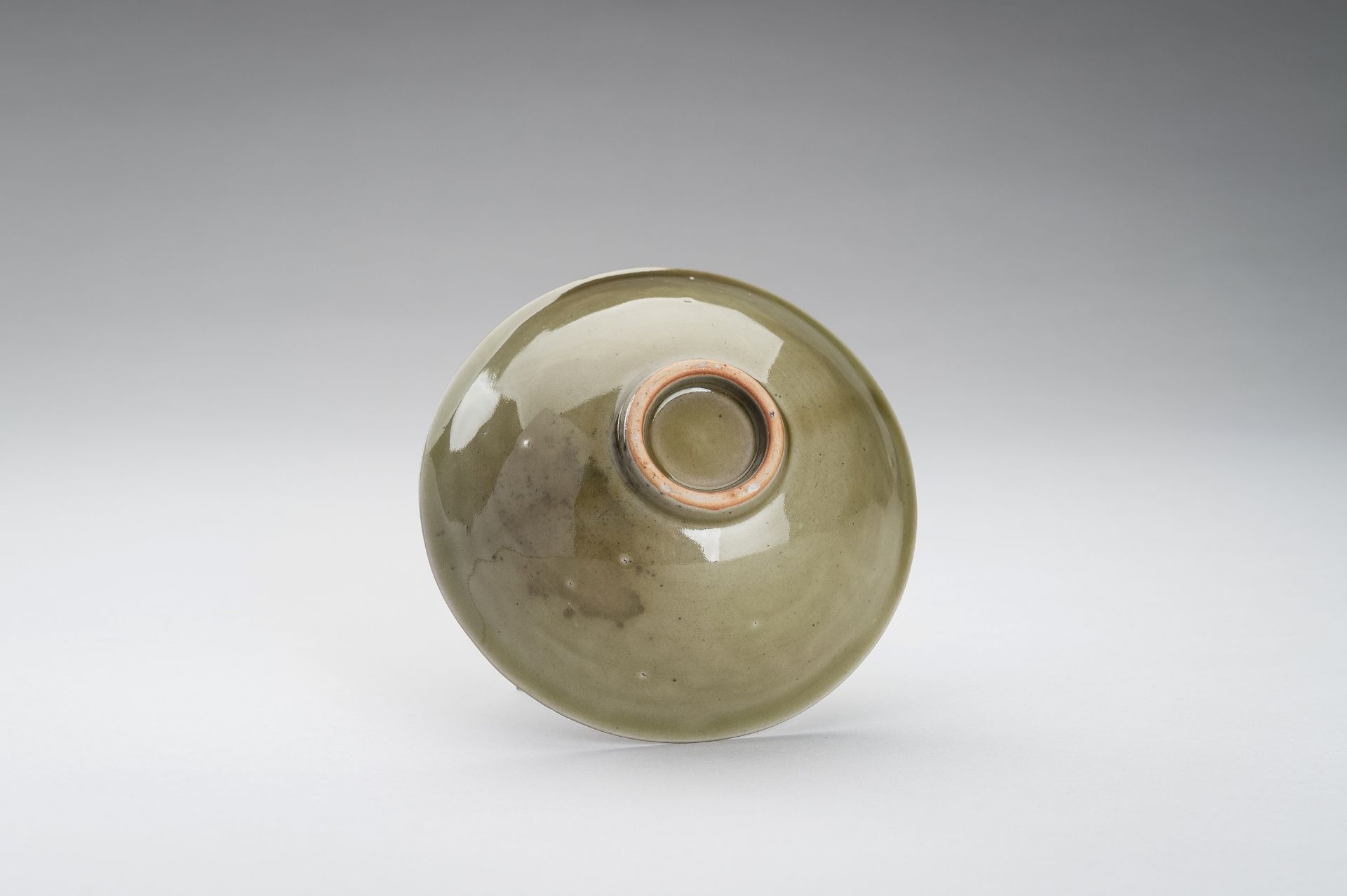 A SONG STYLE YAOZHOU CELADON-GLAZED PORCELAIN BOWL - Image 11 of 11