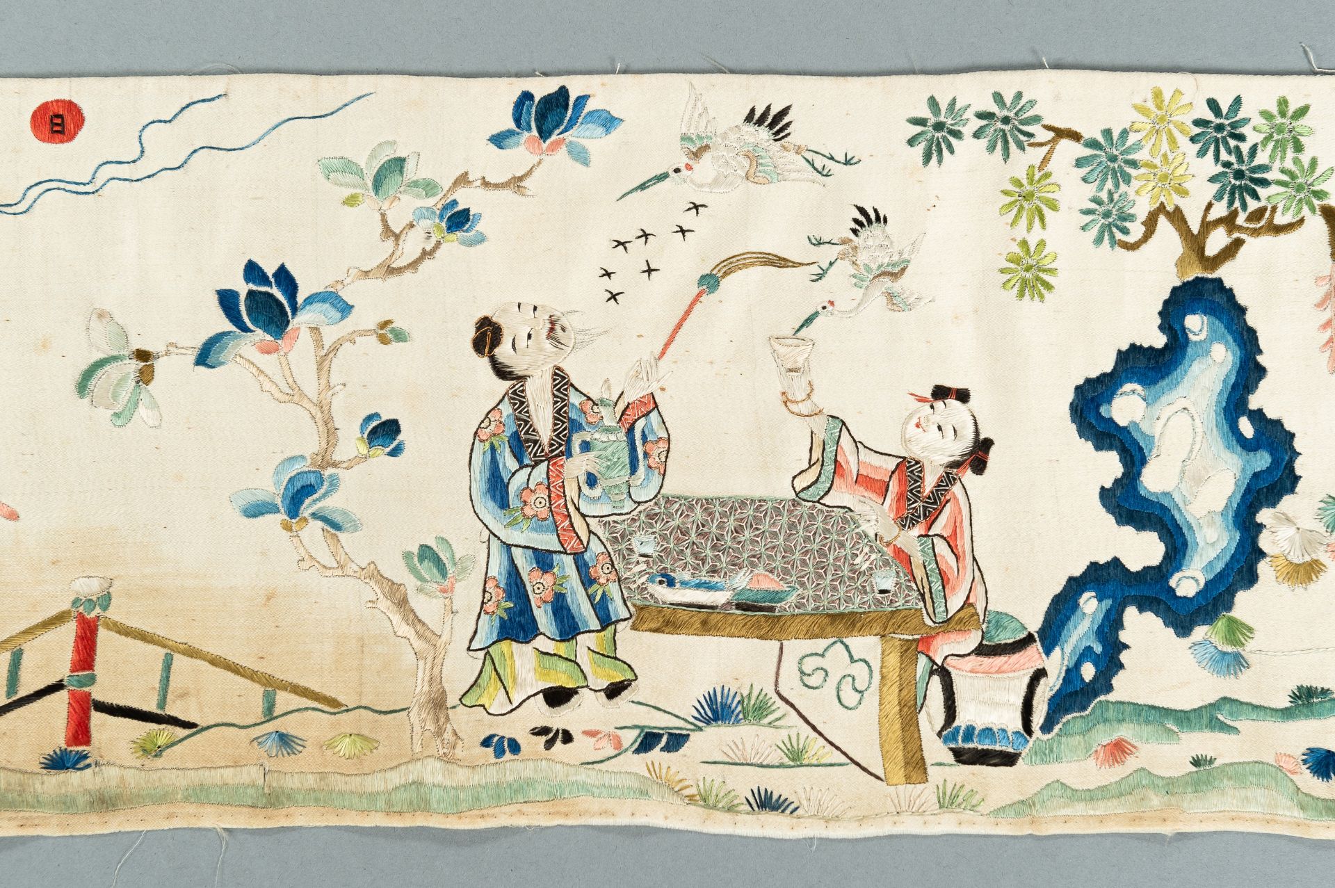 A VERY LARGE SILK 'IMMORTALS' PANEL, QING - Bild 3 aus 12