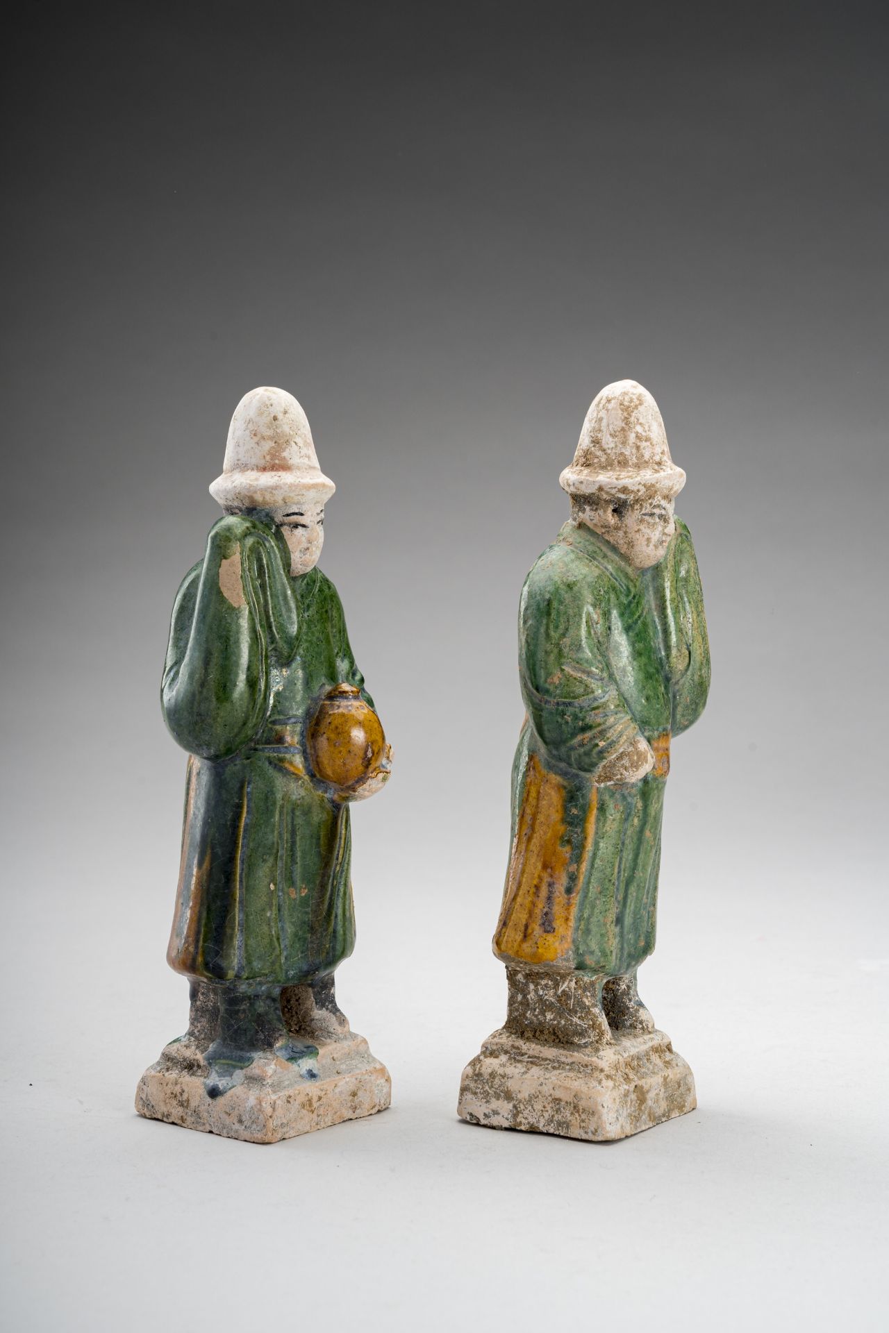 TWO SANCAI-GLAZED POTTERY FIGURES OF ATTENDANTS - Bild 4 aus 8