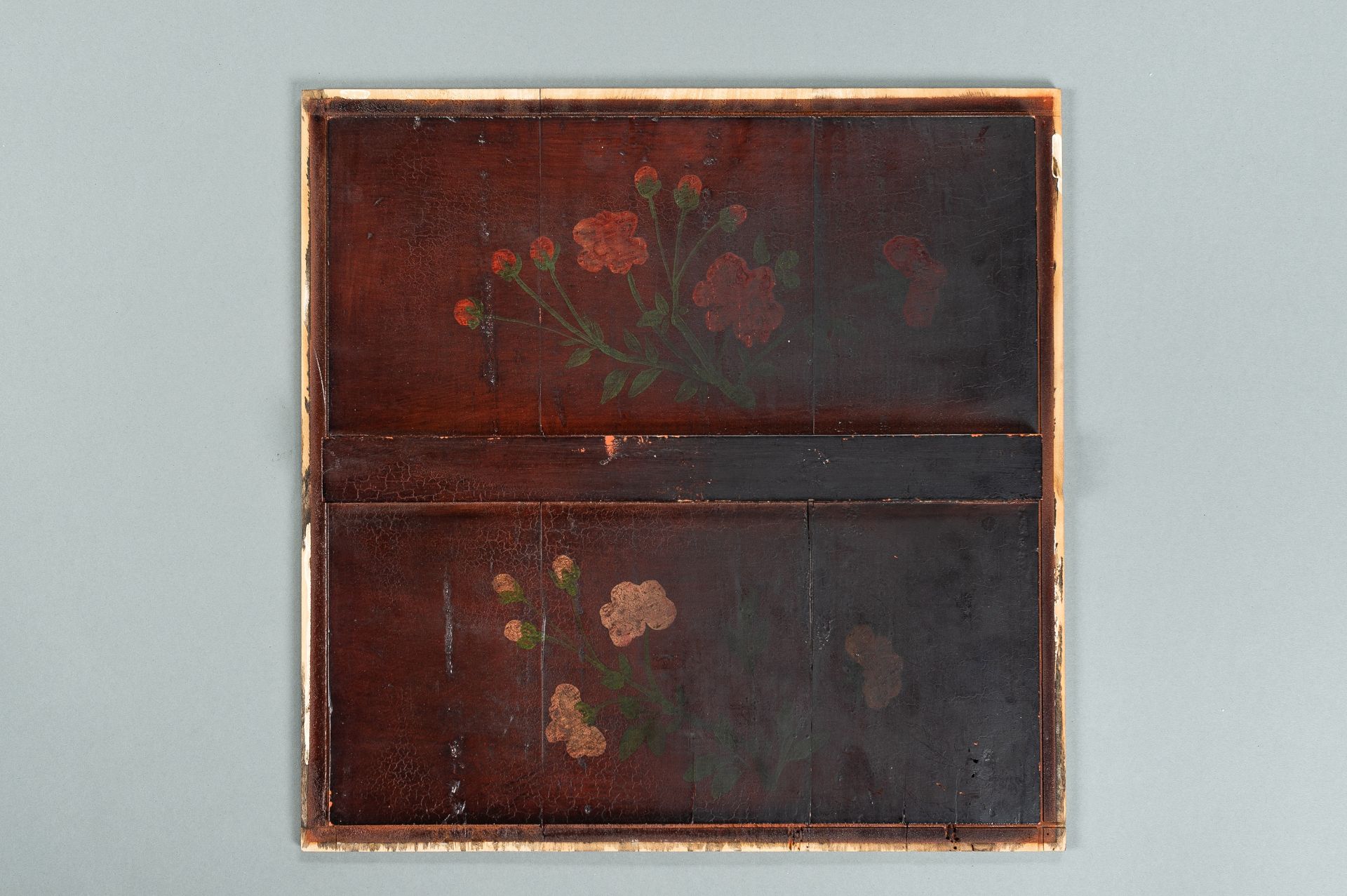 A PAIR OF LACQUERED WOOD PLAQUES - Image 12 of 13