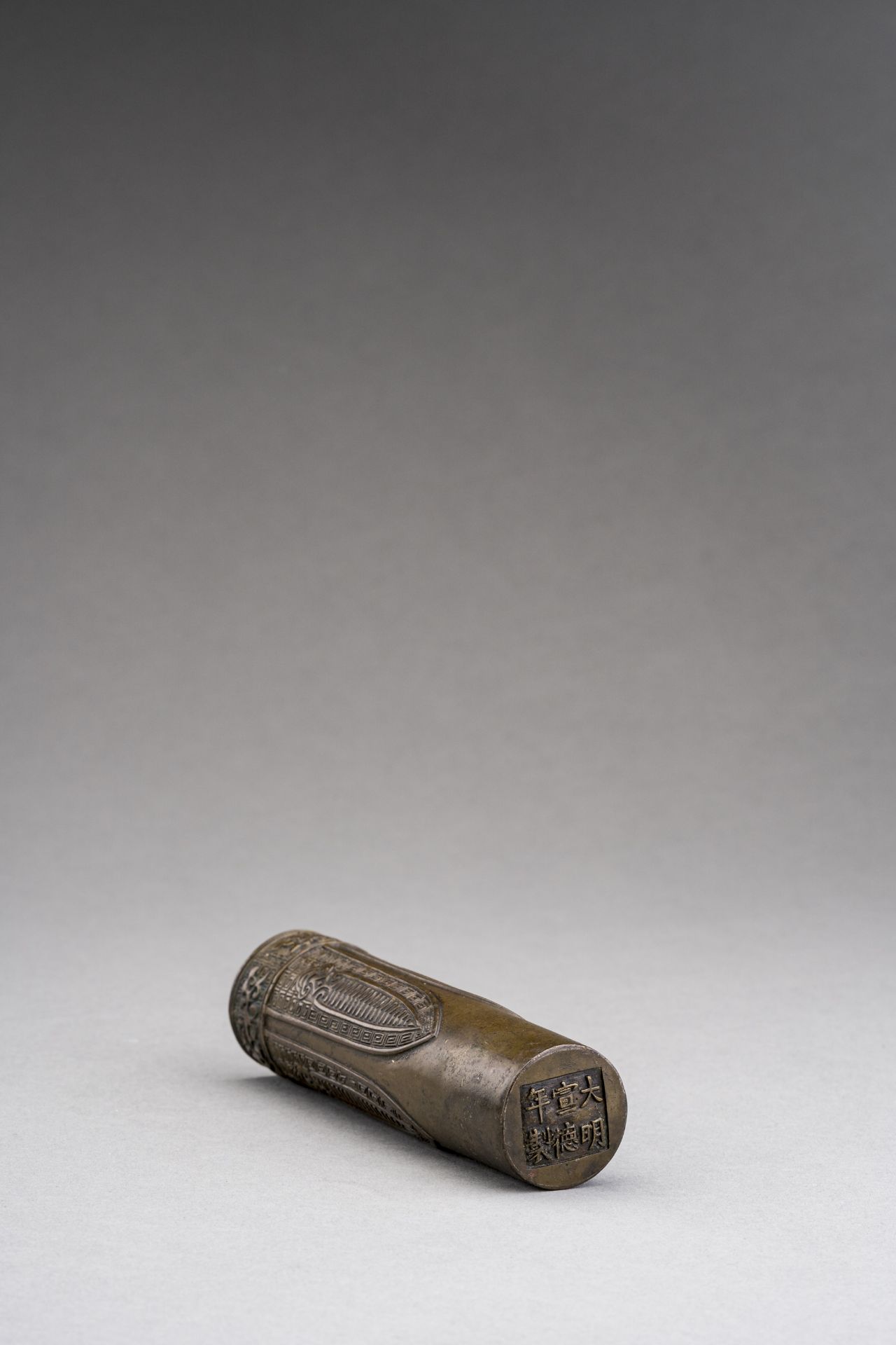A BRONZE CYLINDRICAL VESSEL WITH CICADAS - Image 12 of 13