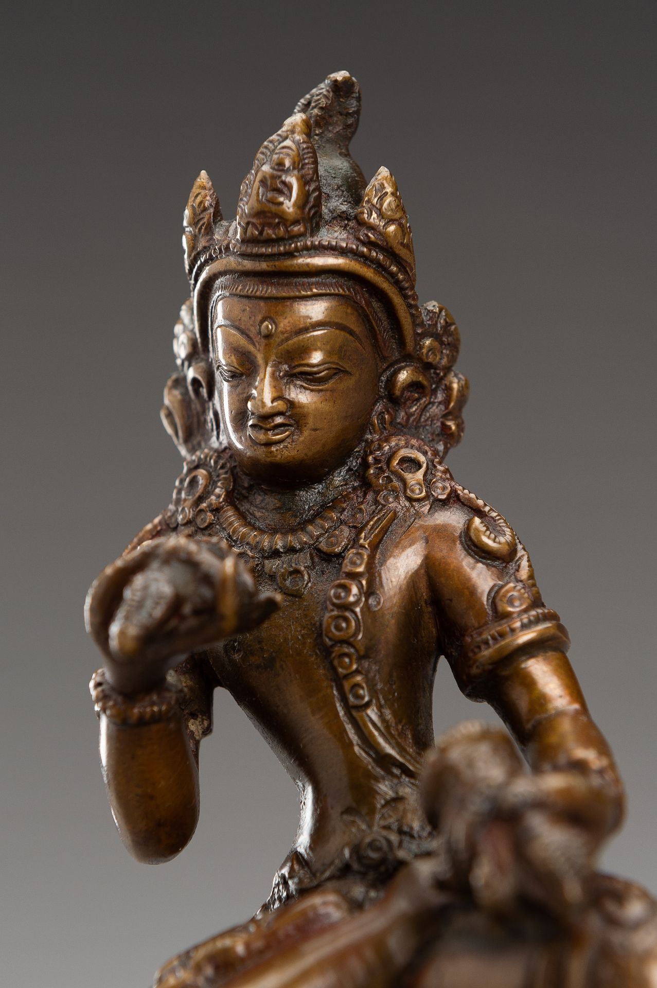 A BRONZE FIGURE OF VAJRASATTVA, 1900s - Bild 4 aus 9