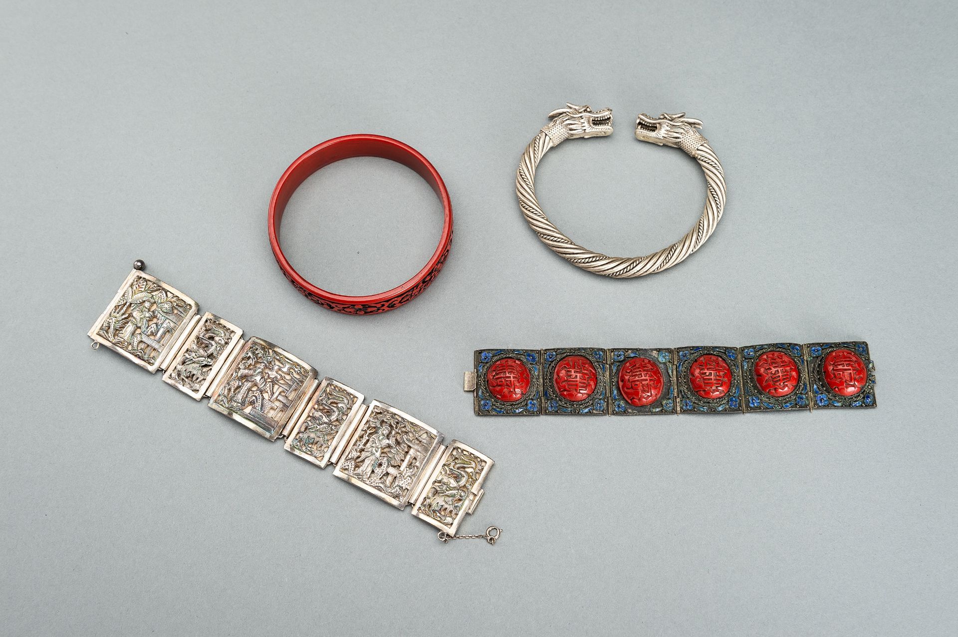 A GROUP OF FOUR METAL, SILVER-PLATED, AND CINNABAR LACQUER BRACELETS - Bild 2 aus 23