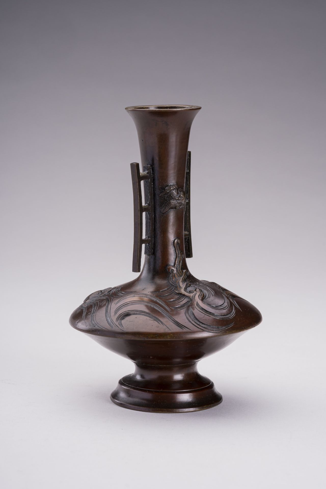 A SMALL BRONZE VASE WITH BIRDS, MEIJI - Image 5 of 11