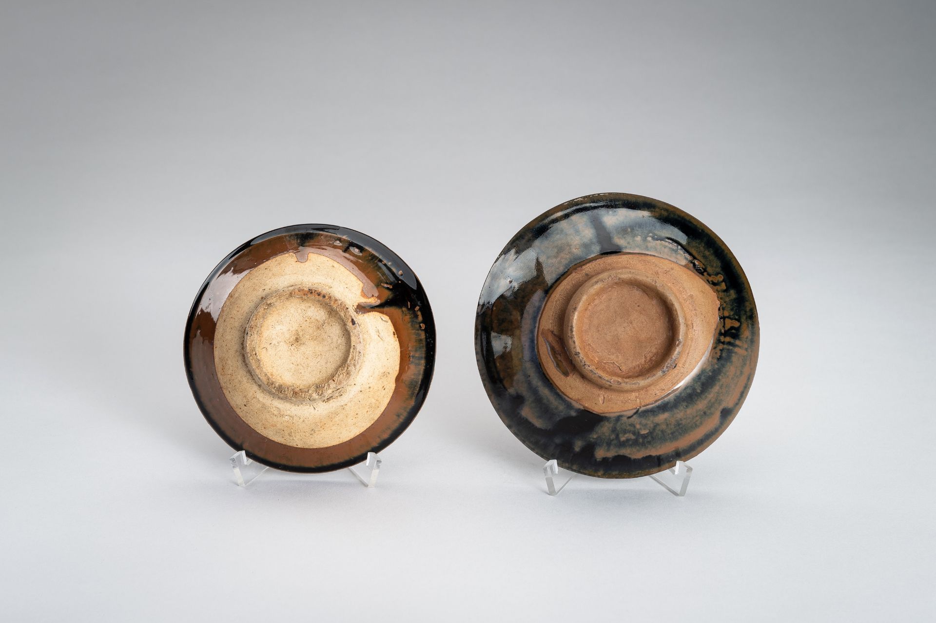 A LOT WITH TWO SONG STYLE BLACK AND BROWN GLAZED BOWLS - Image 10 of 13