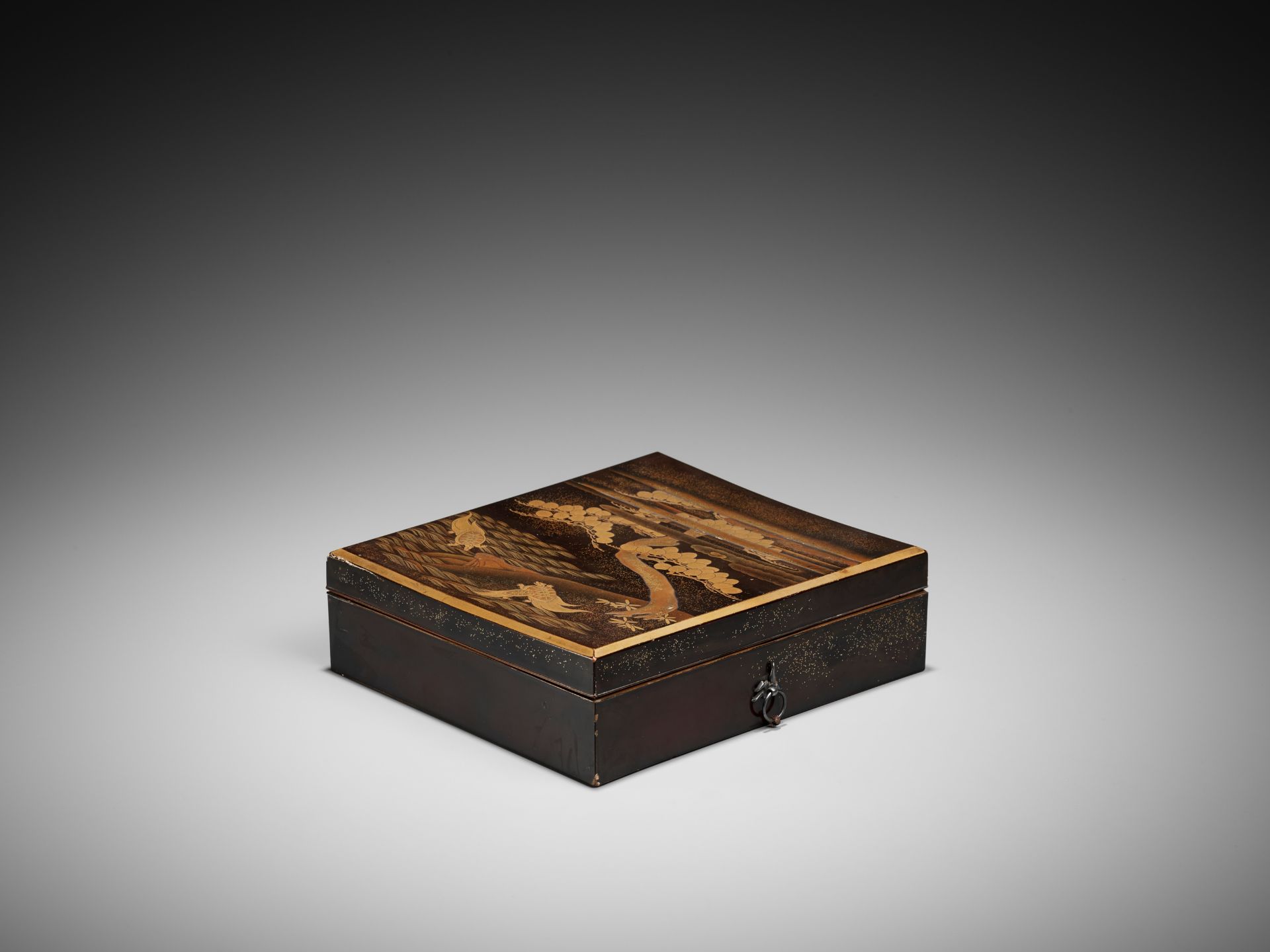 A LACQUER BOX AND COVER WITH MINOGAME DESIGN - Image 2 of 10