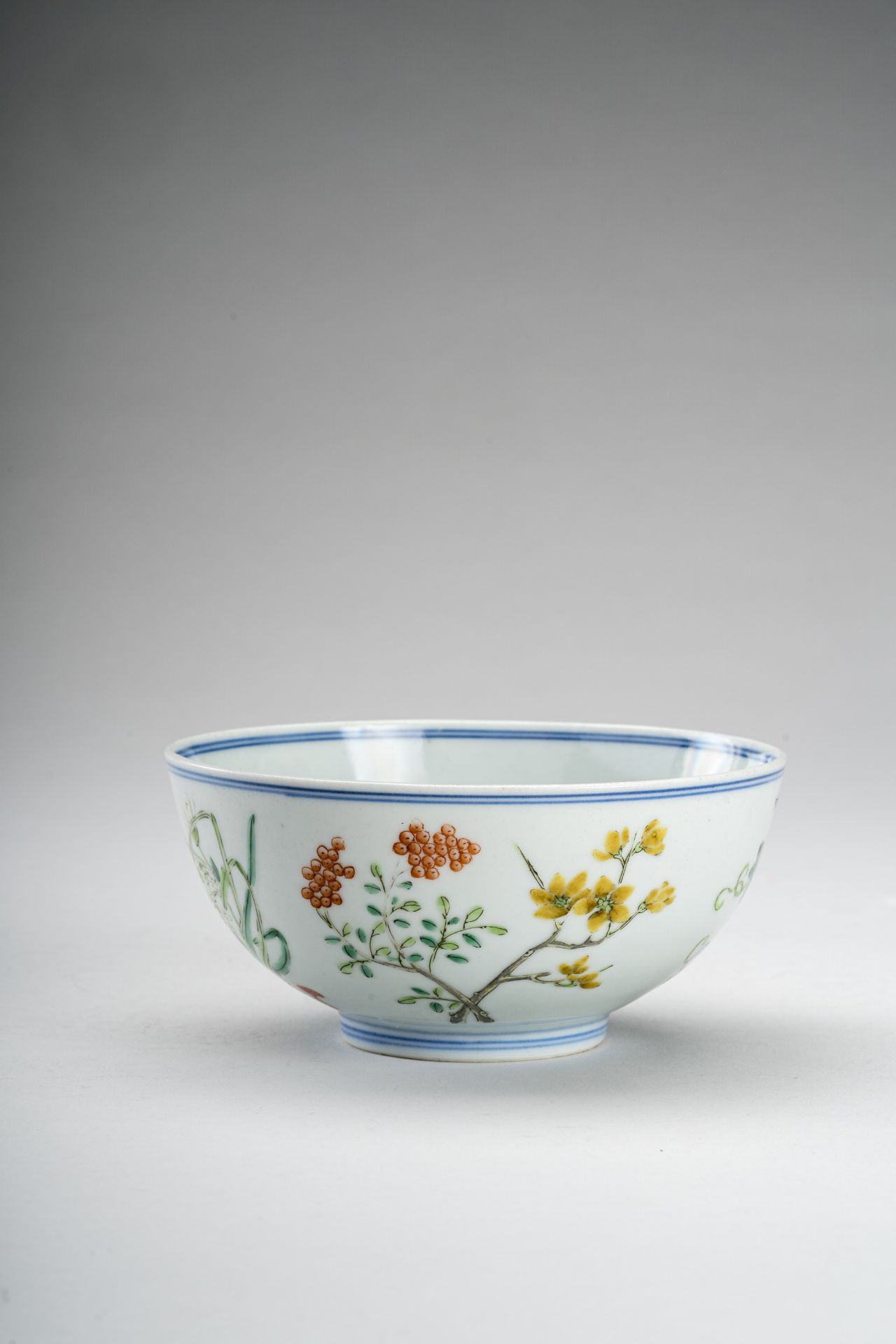 A FLORAL PORCELAIN BOWL - Bild 10 aus 10