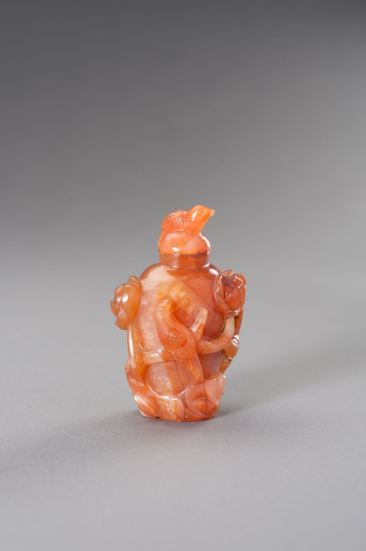 AN AGATE SNUFF BOTTLE, QING DYNASTY - Image 7 of 11