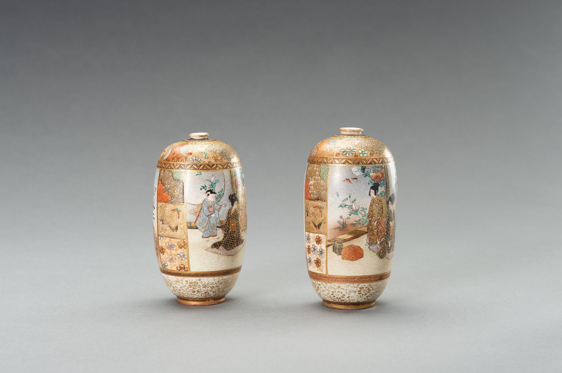 A PAIR OF SATSUMA 'AUTUMN' VASES - Bild 3 aus 12