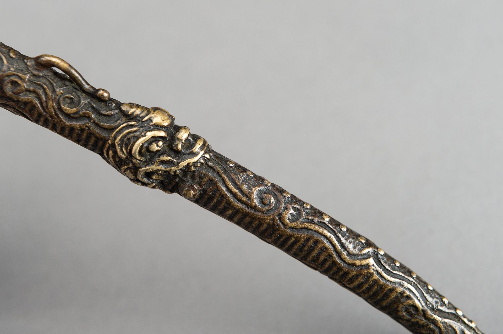 A BRASS 'DRAGON' YATATE, EDO - Image 7 of 13