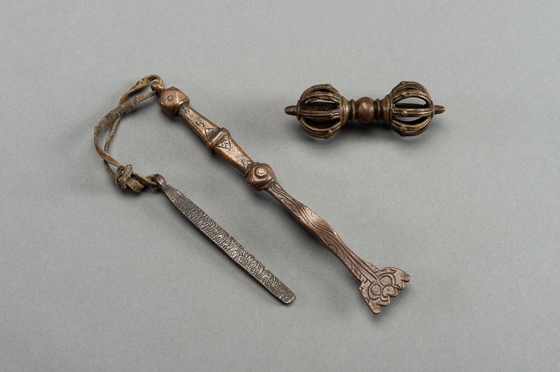 A BRONZE VAJRA AND TWO RITUAL INSTRUMENTS - Image 5 of 7