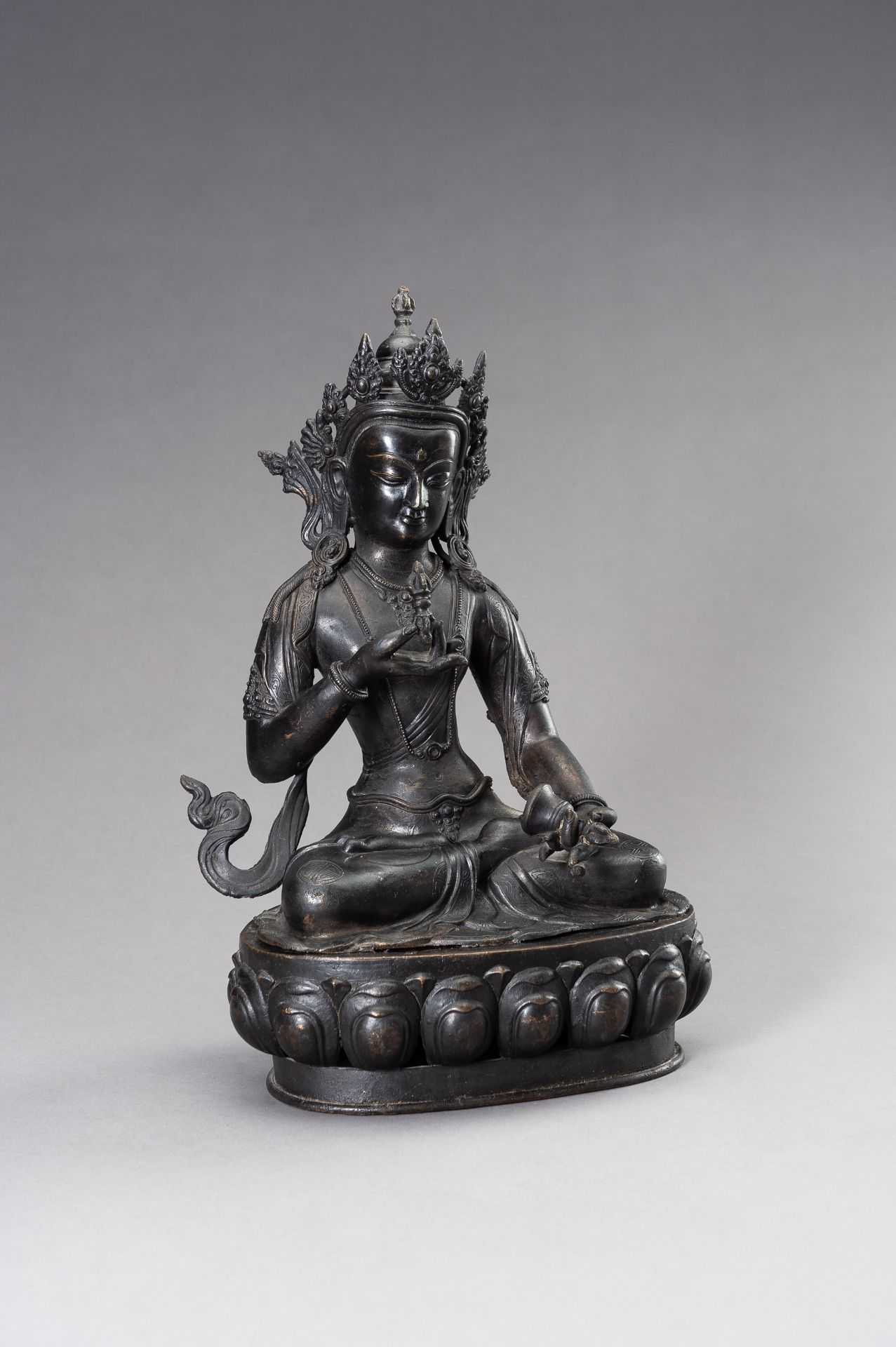 A BRONZE FIGURE OF VAJRASATTVA, 1900s - Bild 8 aus 12