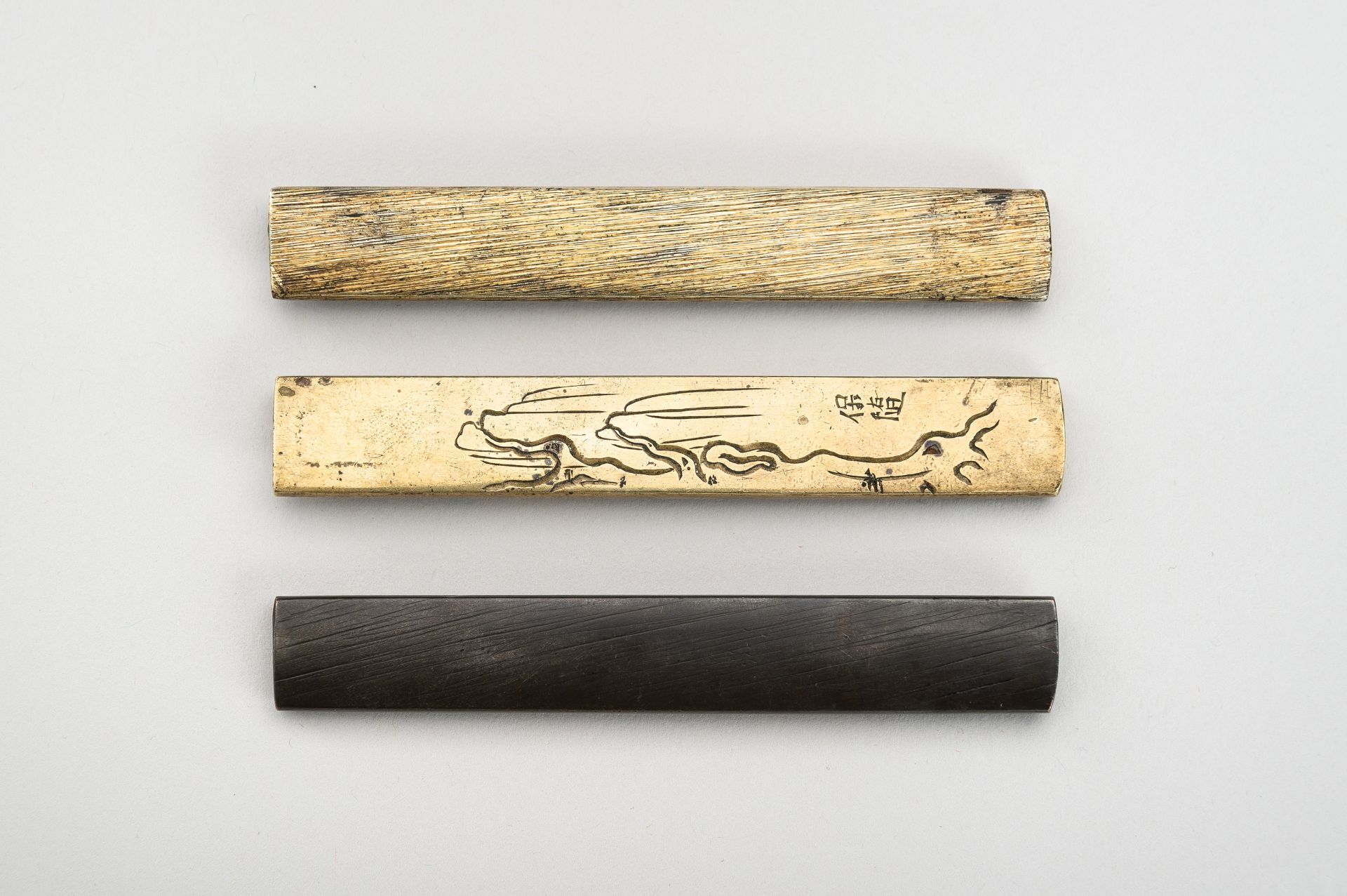 A GROUP OF THREE KOZUKA, 19th CENTURY - Image 12 of 13