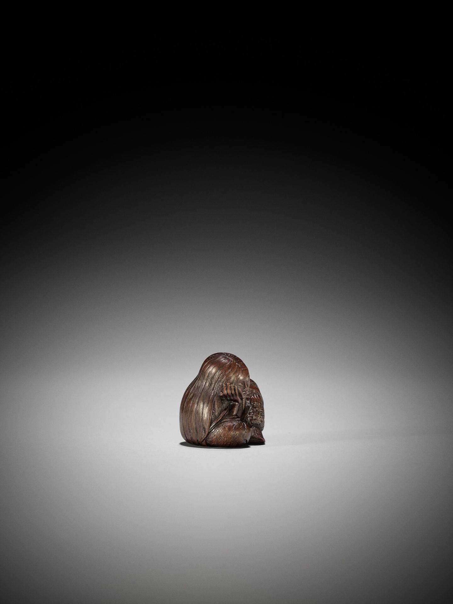 TADATOSHI: A SUPERB NAGOYA SCHOOL WOOD NETSUKE OF A SEATED SLEEPING SHOJO - Image 9 of 13