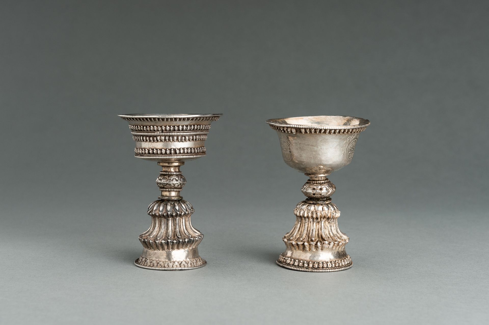 TWO TIBETAN SILVER BUTTER LAMPS, 19th CENTURY - Bild 2 aus 11