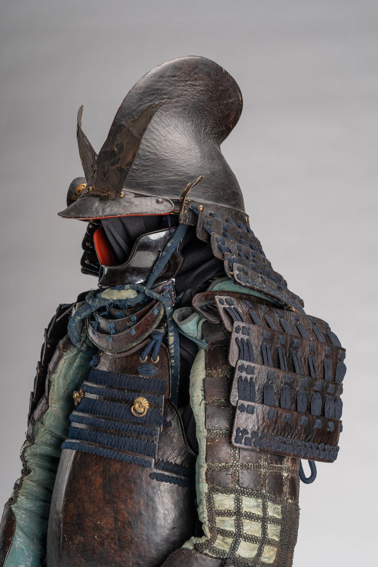 A SUIT OF ARMOR WITH EBOSHI KABUTO - Image 8 of 11