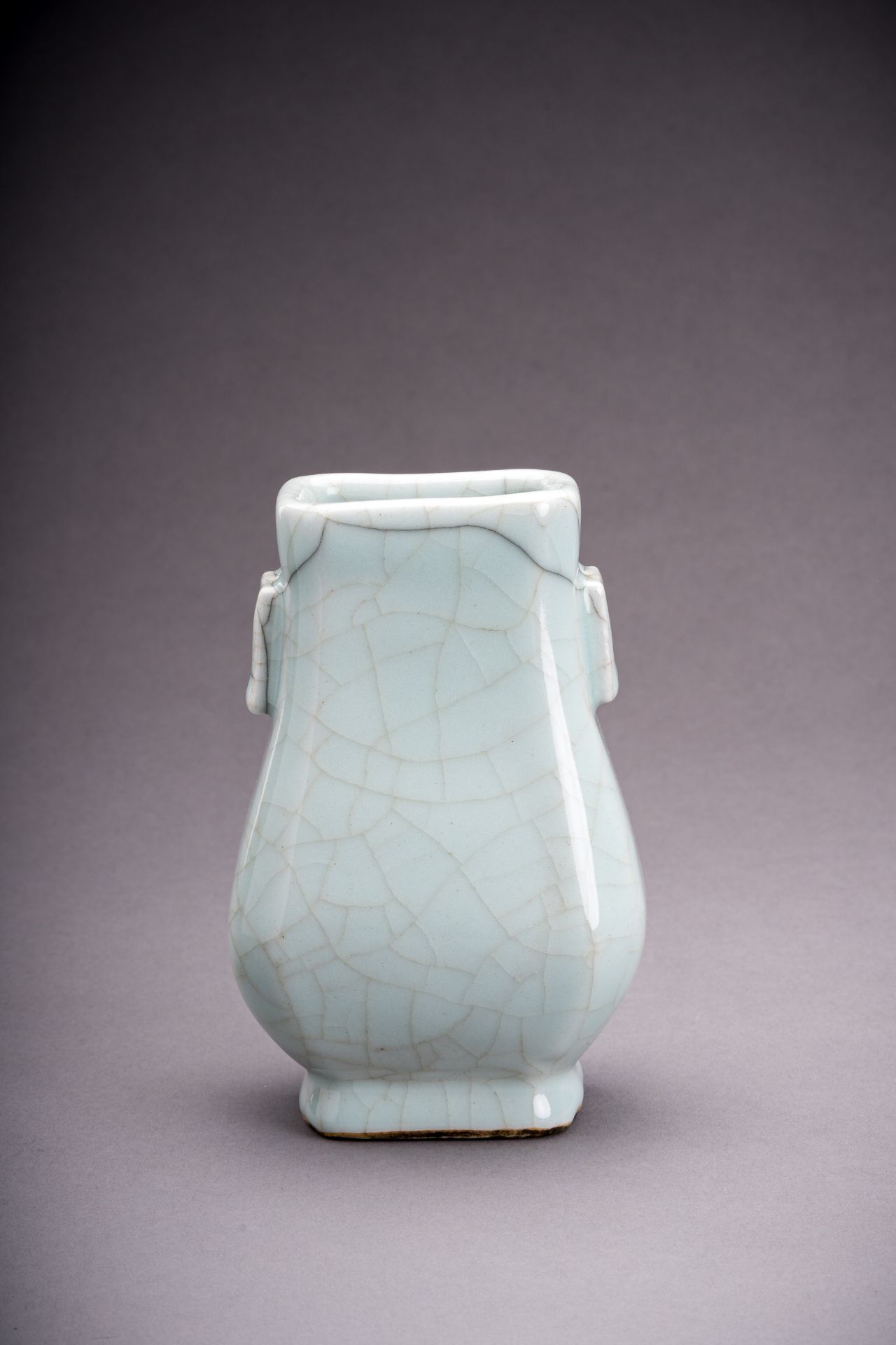 A GE-STYLE PORCELAIN VASE, HU, 1920s - Image 3 of 6