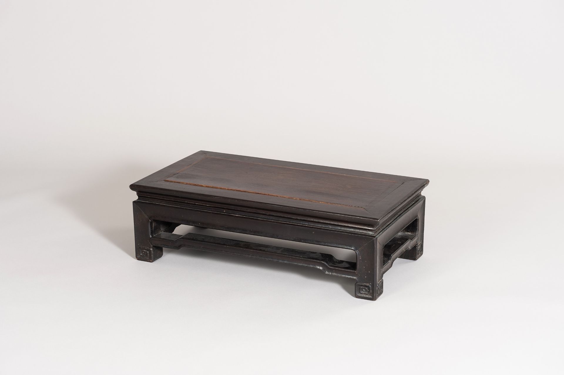 A HONGMU LOW TABLE, QING DYNASTY - Bild 13 aus 14