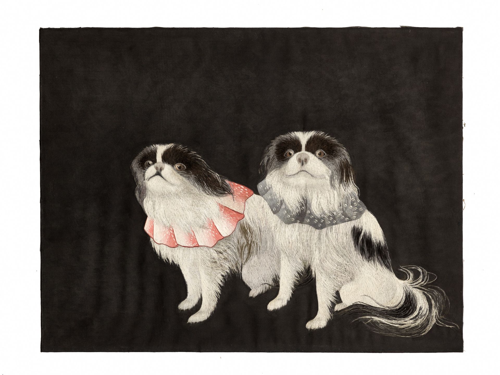 A SILK EMBROIDERED PANEL DEPICTING A PAIR OF JAPANESE CHIN DOGS - Bild 7 aus 8
