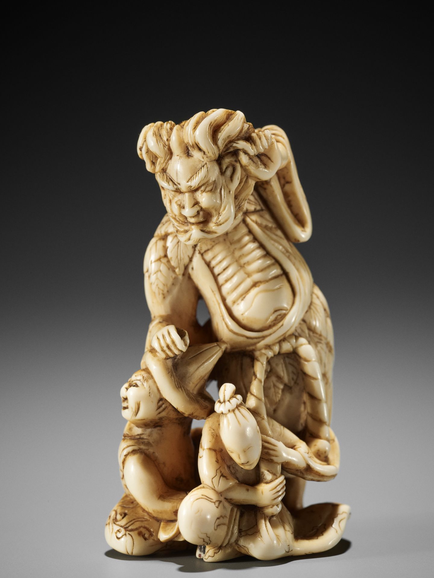 A RARE AND UNUSUAL IVORY NETSUKE OF A SENNIN AND TWO ATTENDANTS - Image 2 of 11