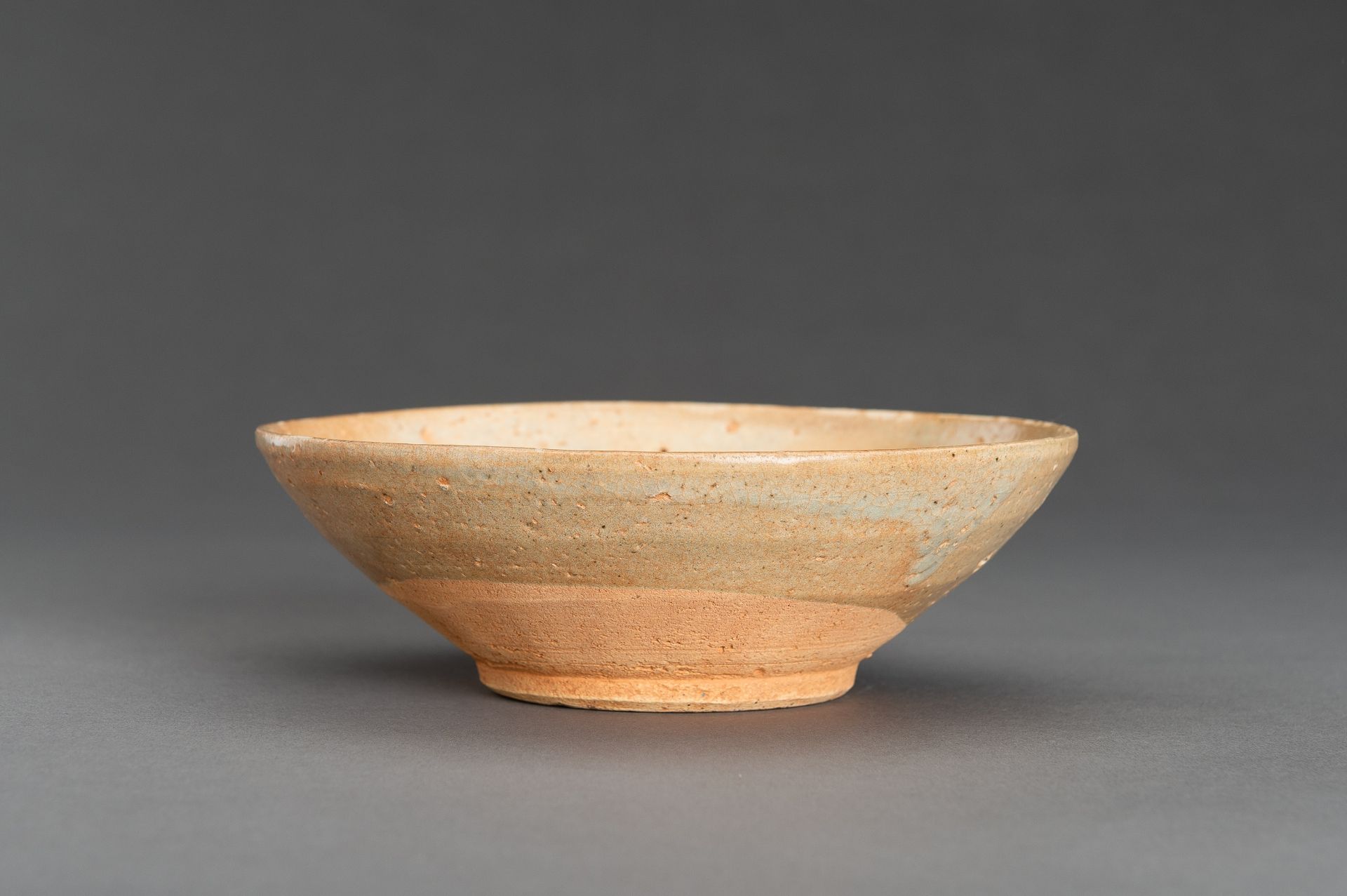 A FINE SONG STYLE QINGBAI GLAZED CERAMIC BOWL - Image 6 of 13