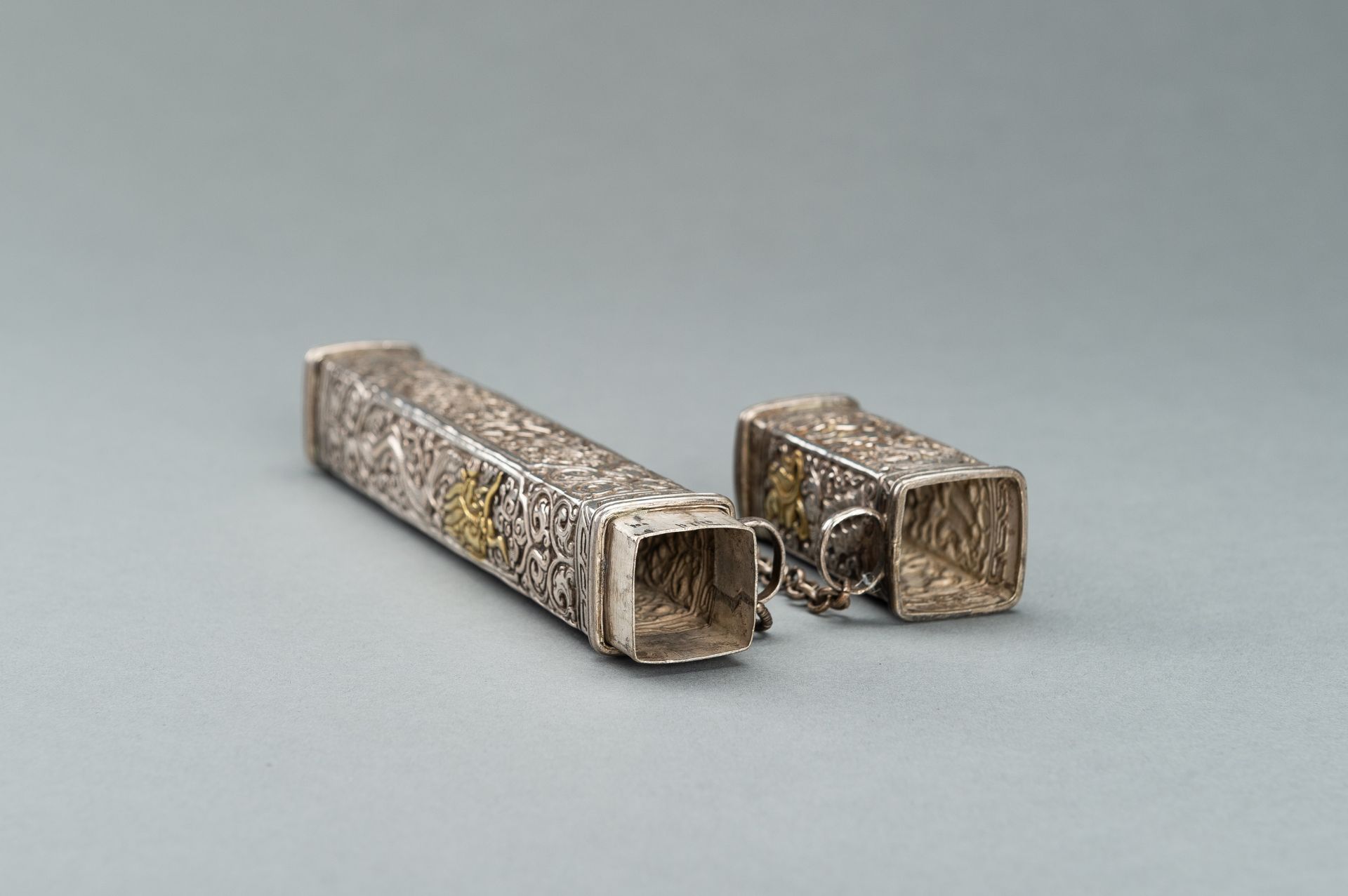 TWO EMBOSSED SILVERPLATED AND GILT METAL BOXES, 19TH CENTURY - Bild 12 aus 18