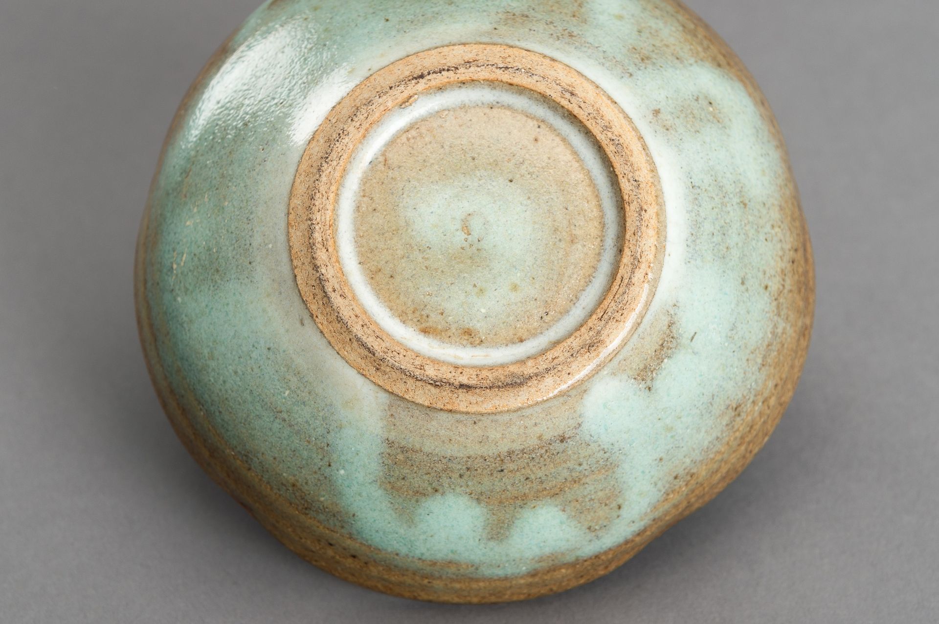 A LOBED TURQUOISE AND BROWN GLAZED CERAMIC BOWL - Image 12 of 12