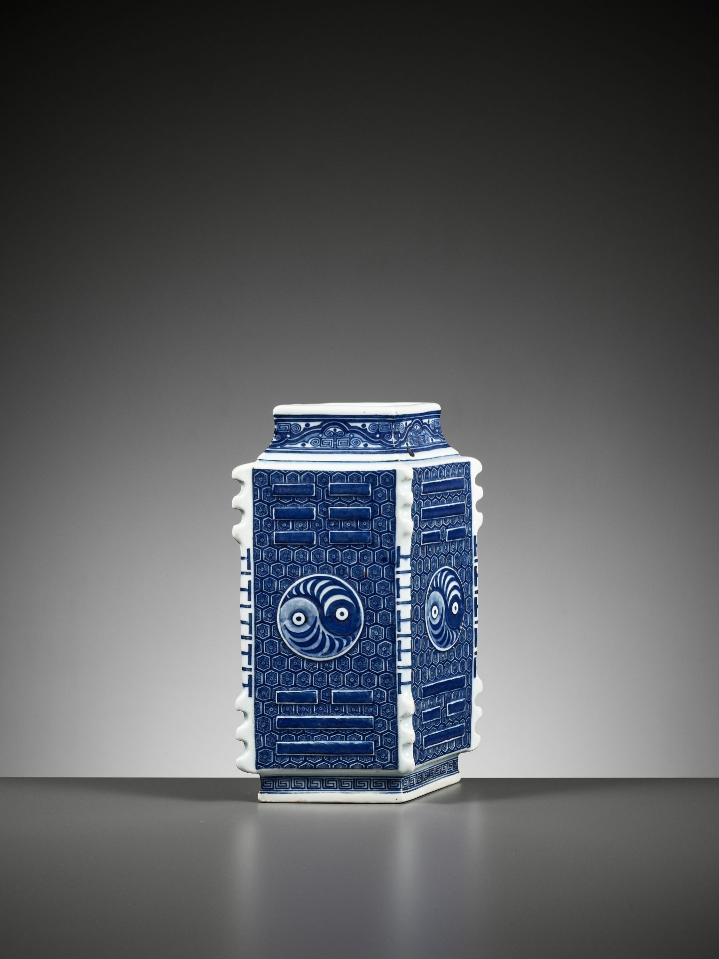 A BLUE AND WHITE 'BAGUA' CONG VASE, QING DYNASTY - Image 7 of 9