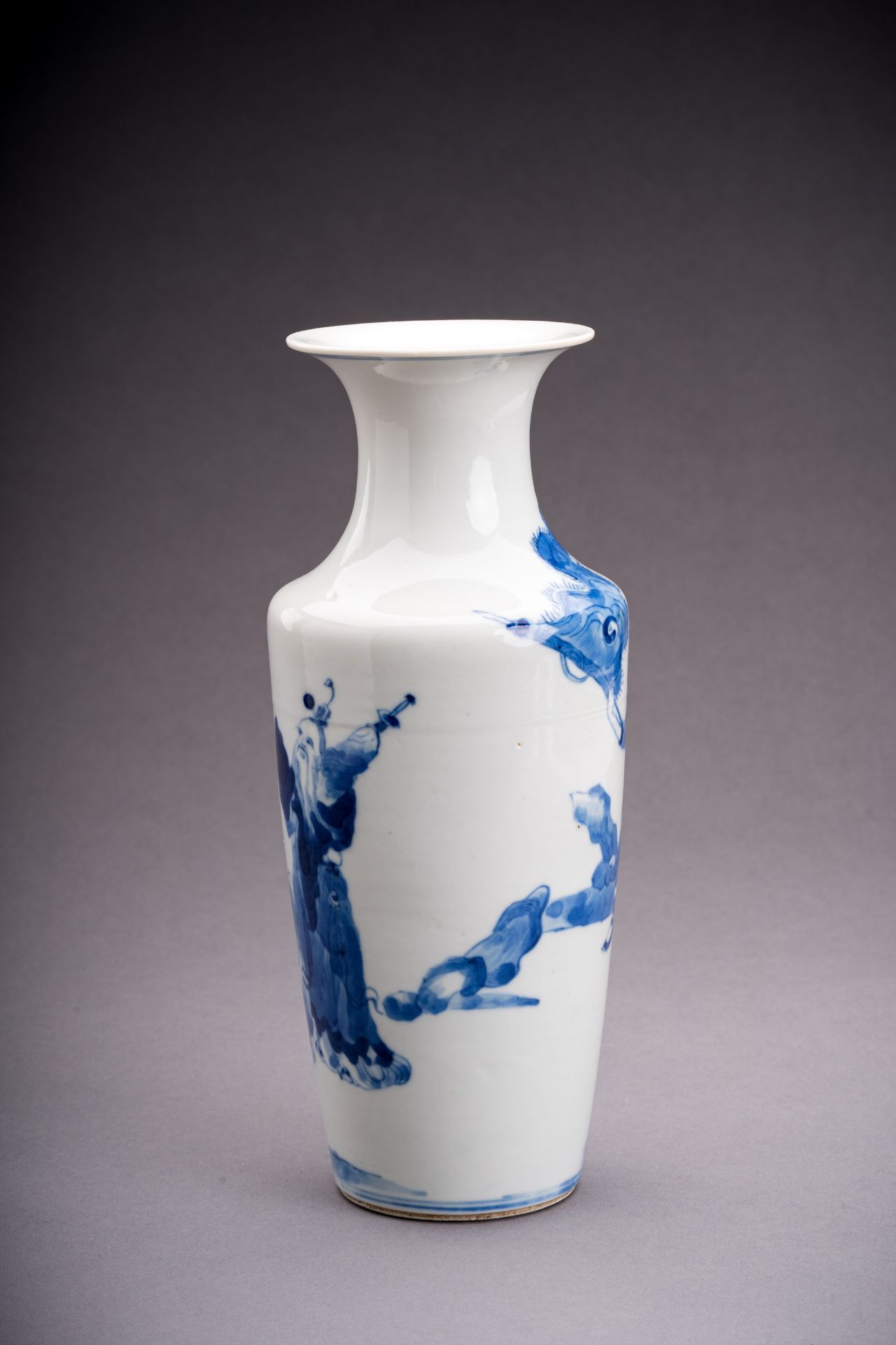 A BLUE AND WHITE PORCELAIN VASE, LATE QING DYNASTY - Image 5 of 8