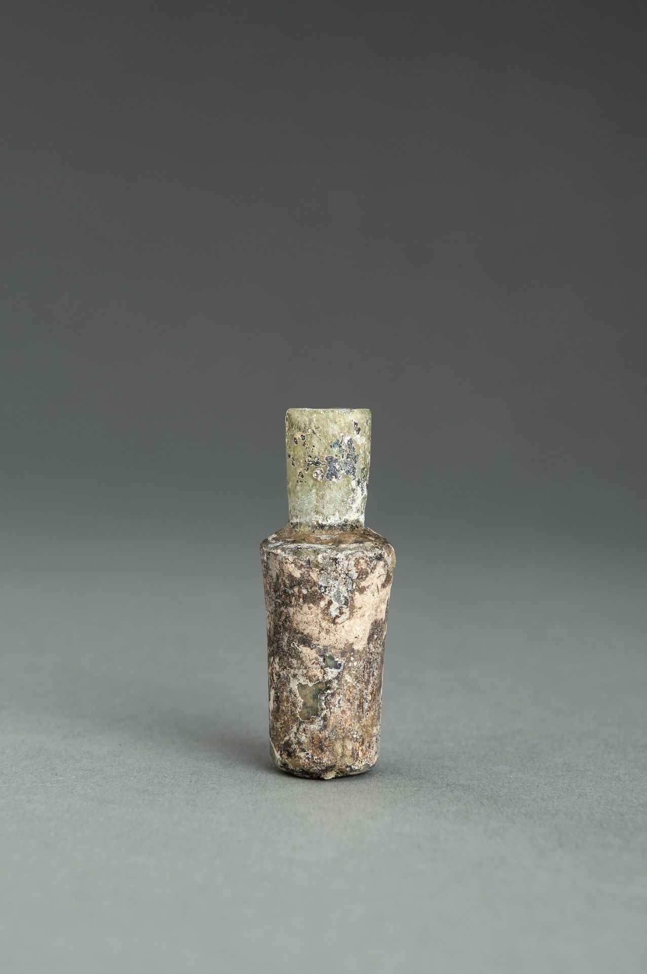 A GROUP OF FOUR FINE ROMAN MINIATURE GLASS BOTTLES - Image 2 of 13